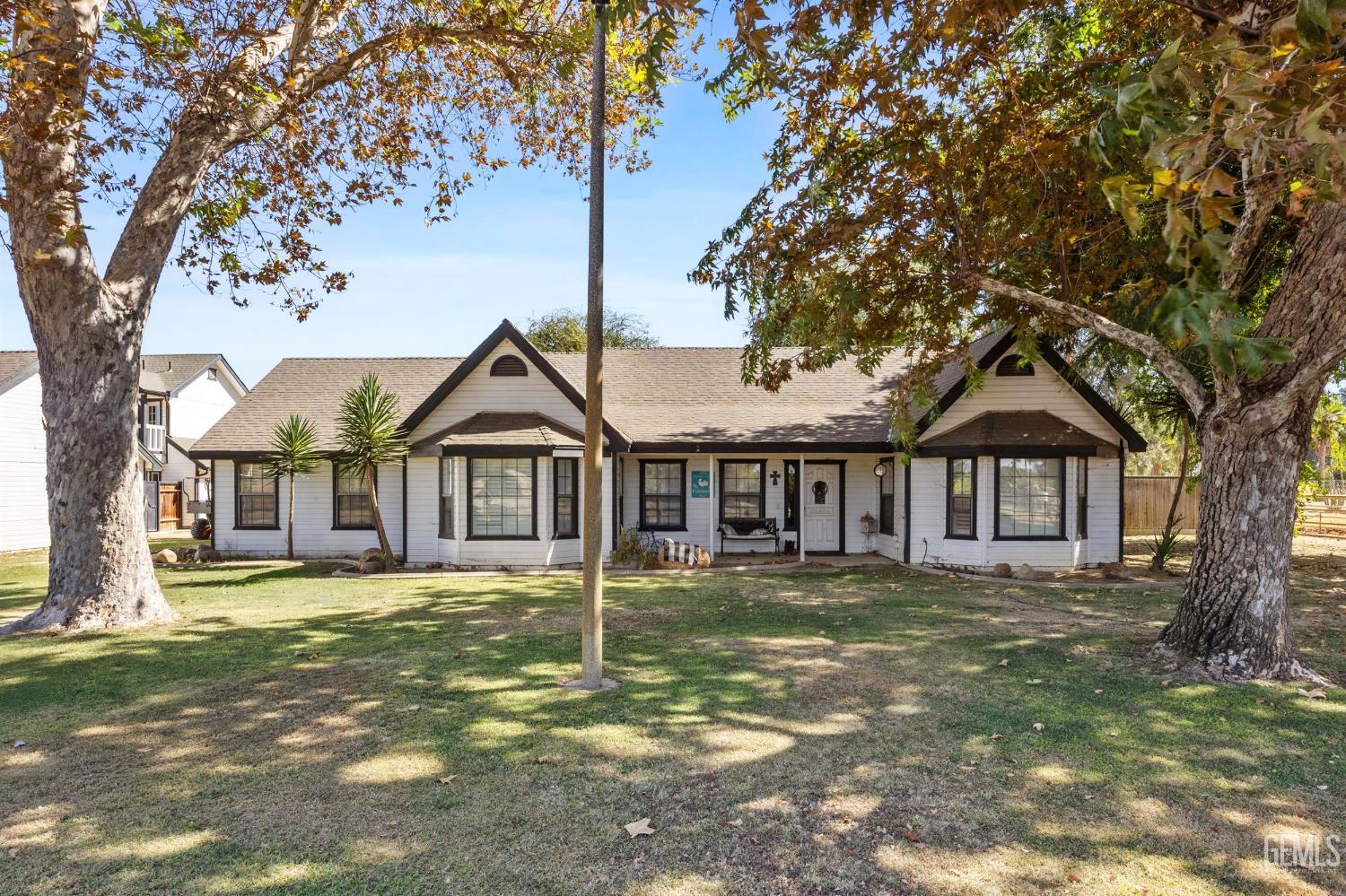 Photo of 18670 Amos Road, Bakersfield, CA 93308