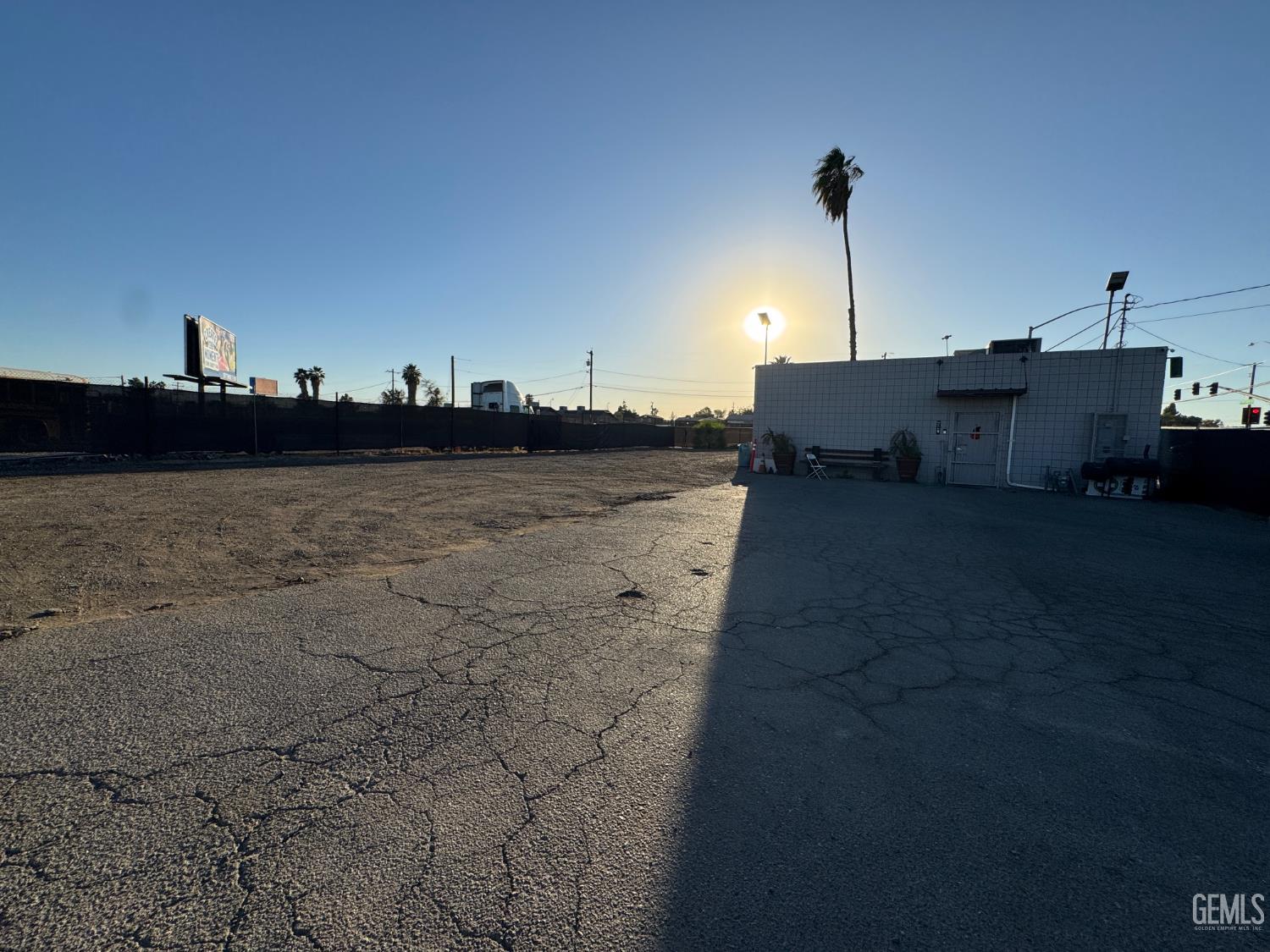 2100 S Chester Avenue — photo 8