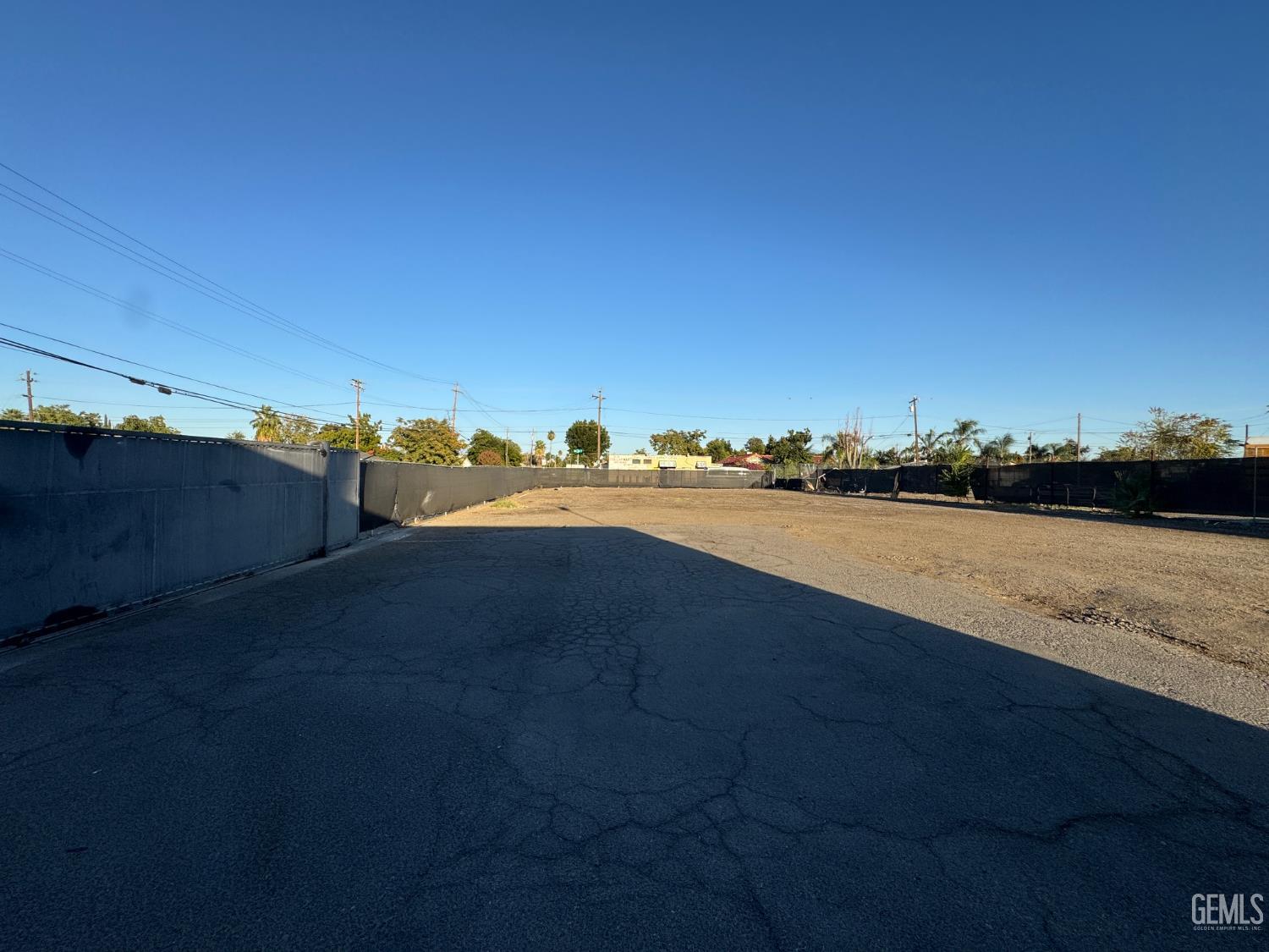 2100 S Chester Avenue — photo 6