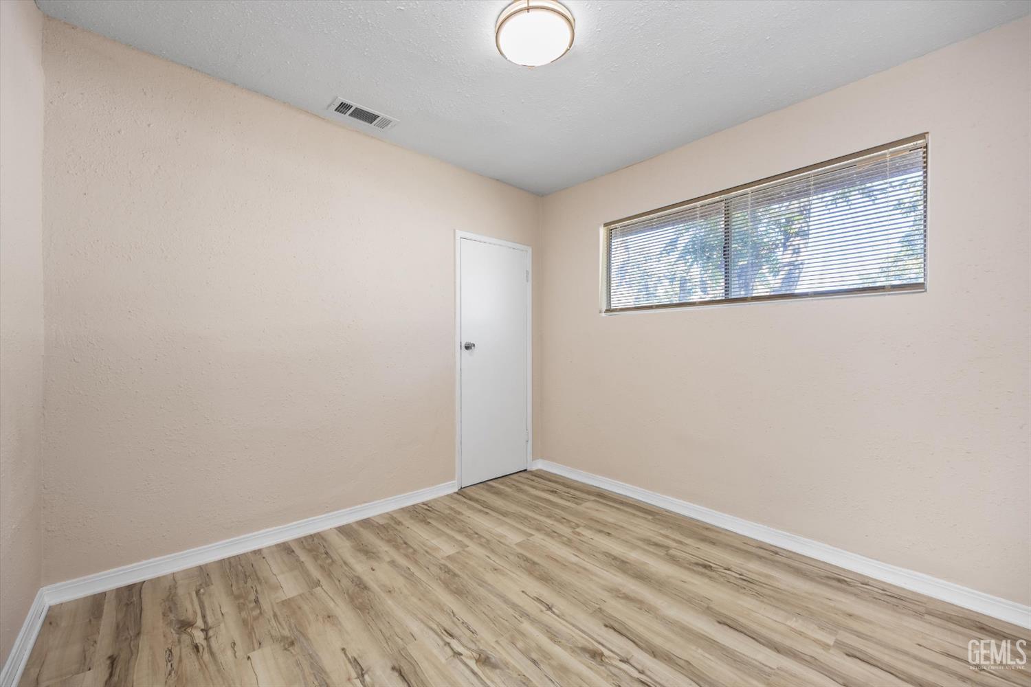 109 Hughes Avenue — photo 18