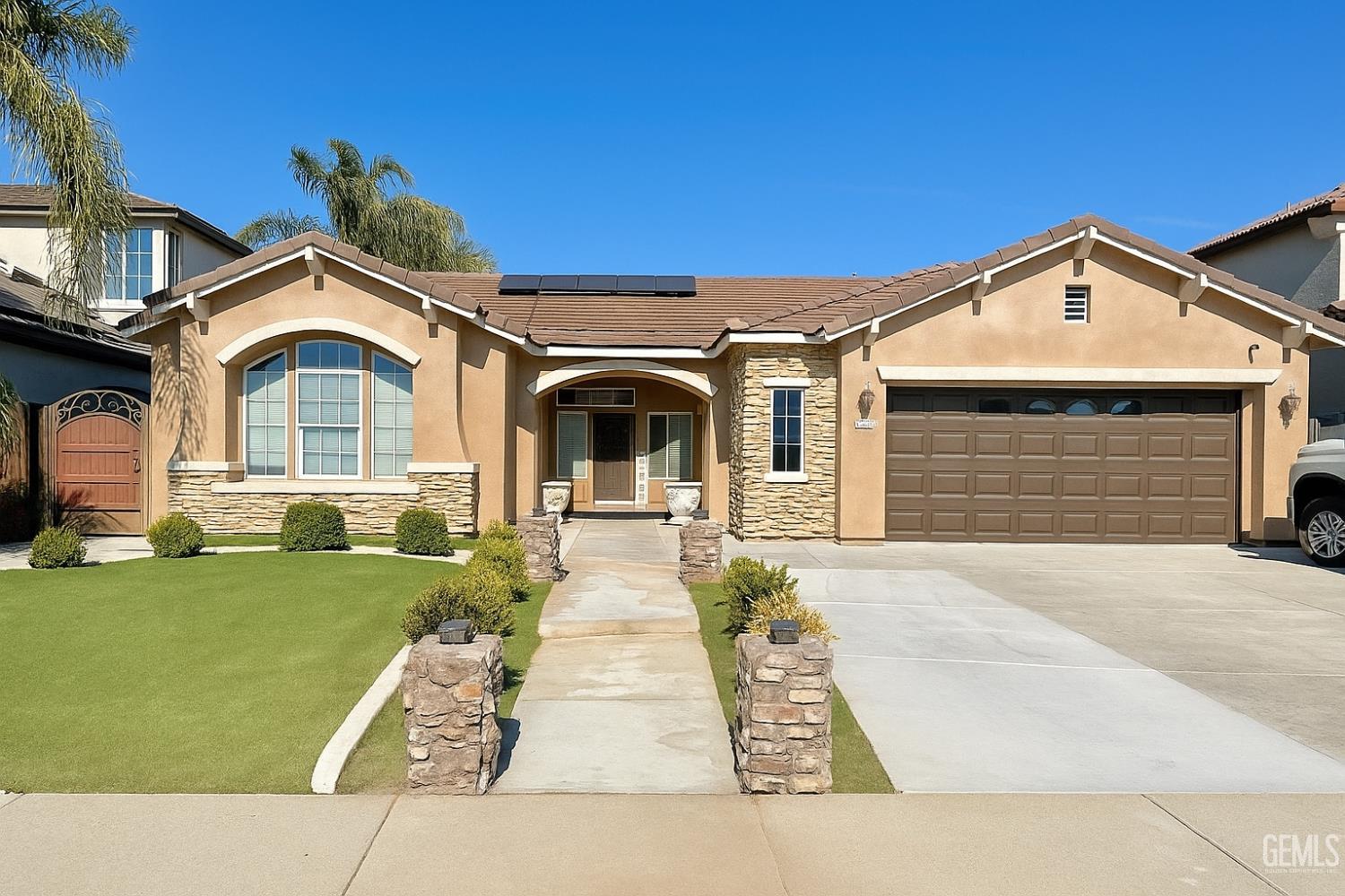 Photo of 18 Claudia Autumn Drive, Bakersfield, CA 93314