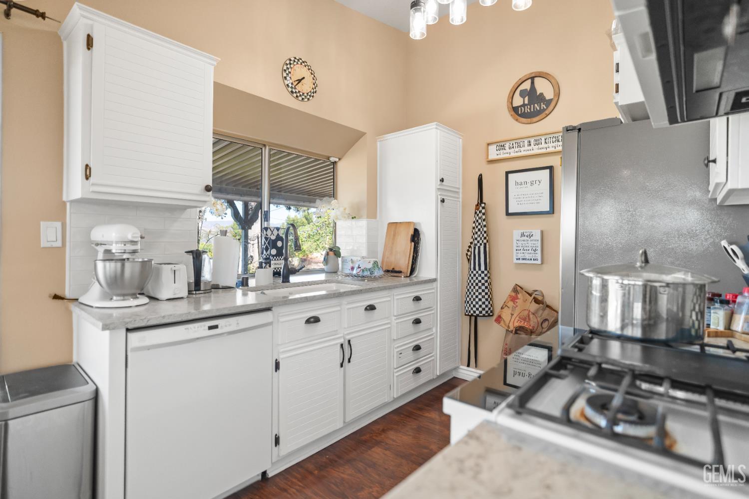 27829 Carnegie Avenue, Santa Clarita, CA 91350 — photo 20