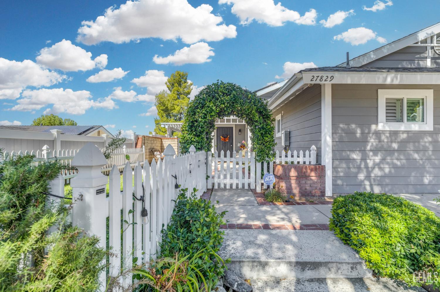 27829 Carnegie Avenue, Santa Clarita, CA 91350 — photo 6