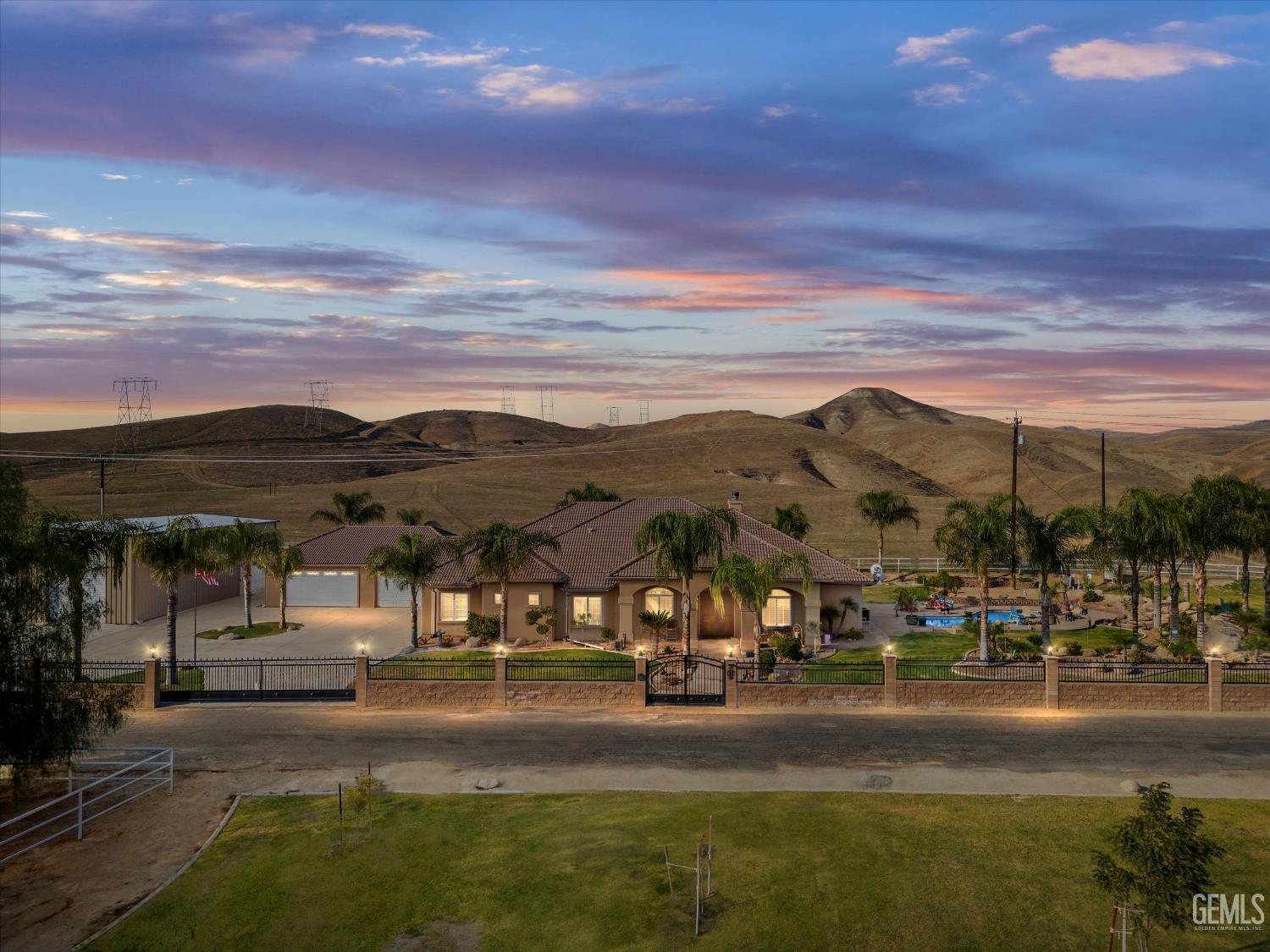 Photo of 11232 Rio Mesa Drive, Bakersfield, CA 93308