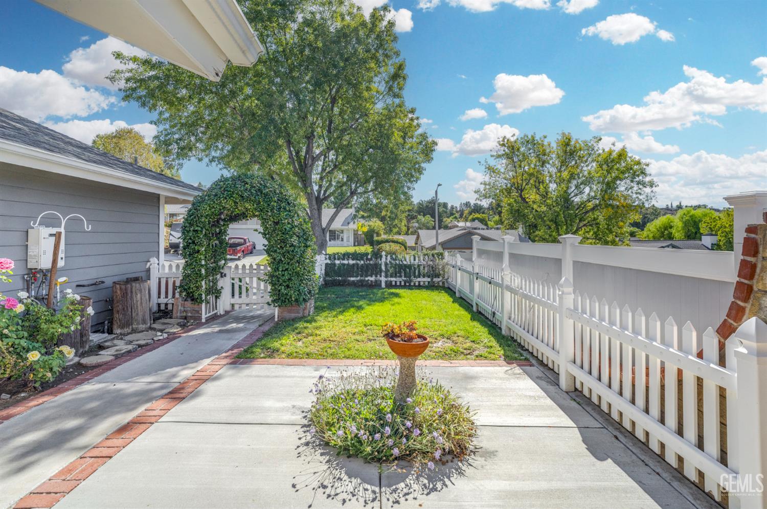 27829 Carnegie Avenue, Santa Clarita, CA 91350 — photo 9
