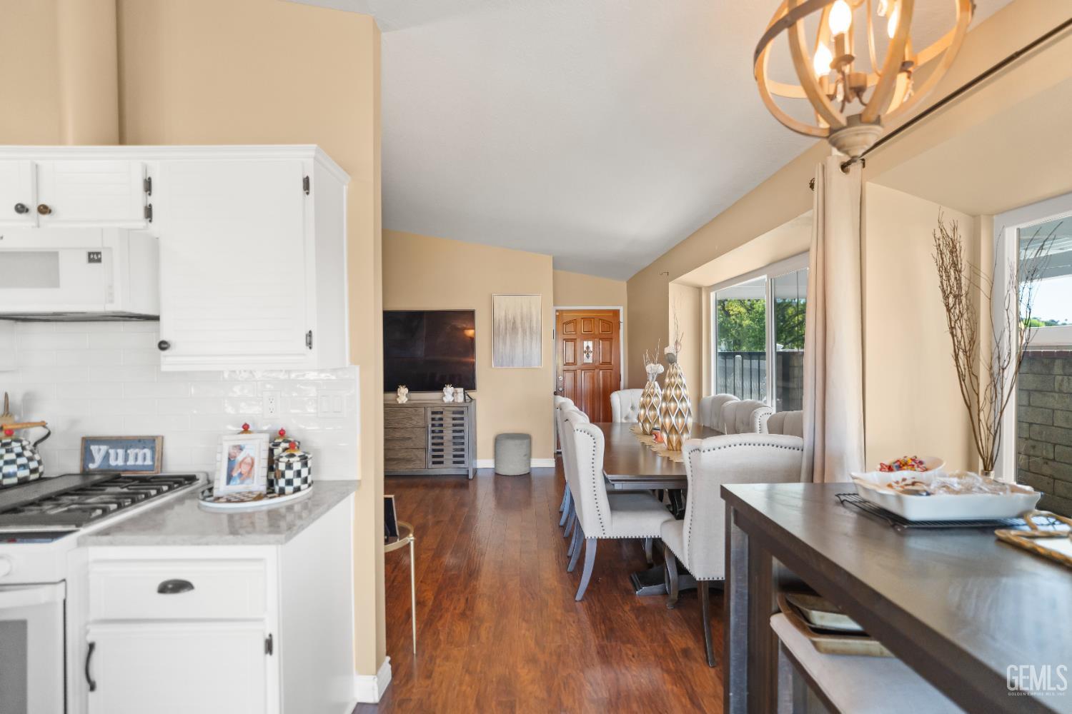 27829 Carnegie Avenue, Santa Clarita, CA 91350 — photo 17
