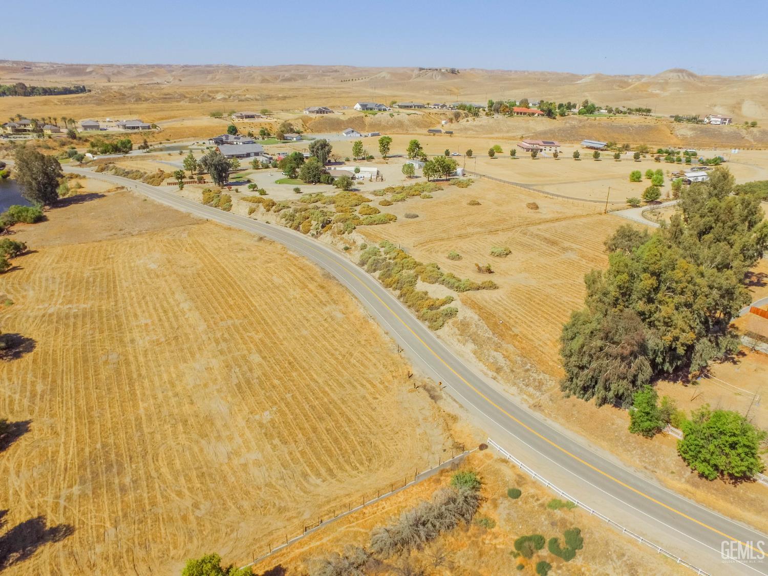 Round Mountain Road — photo 3