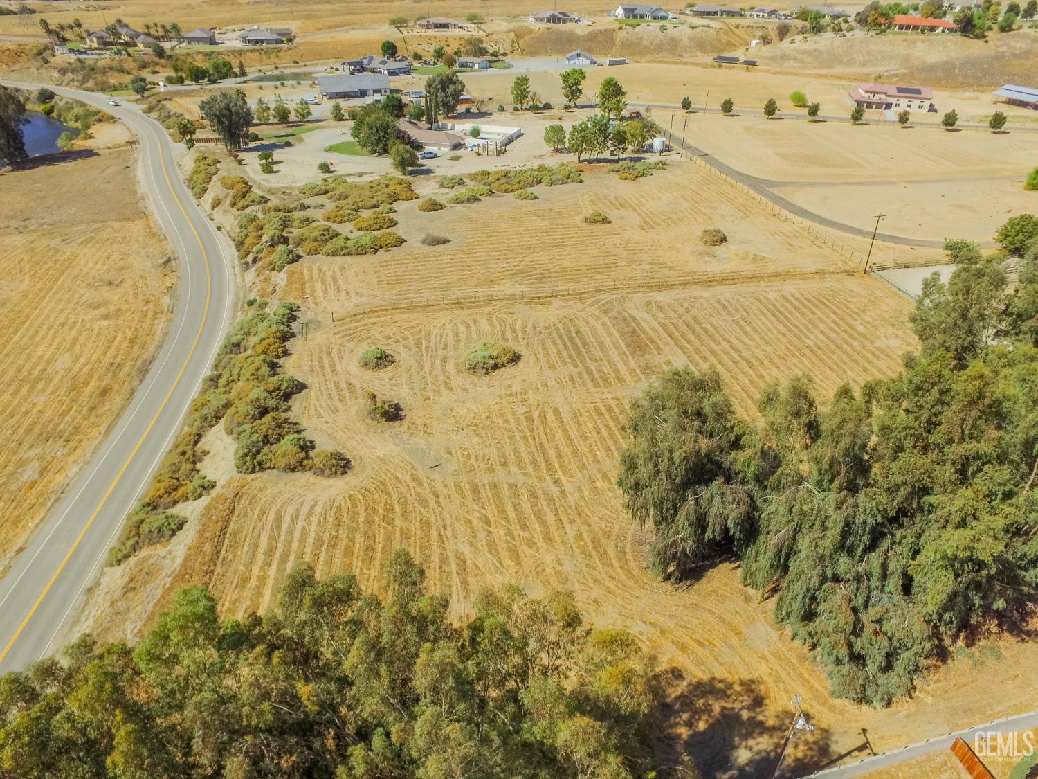 Round Mountain Road — photo 5