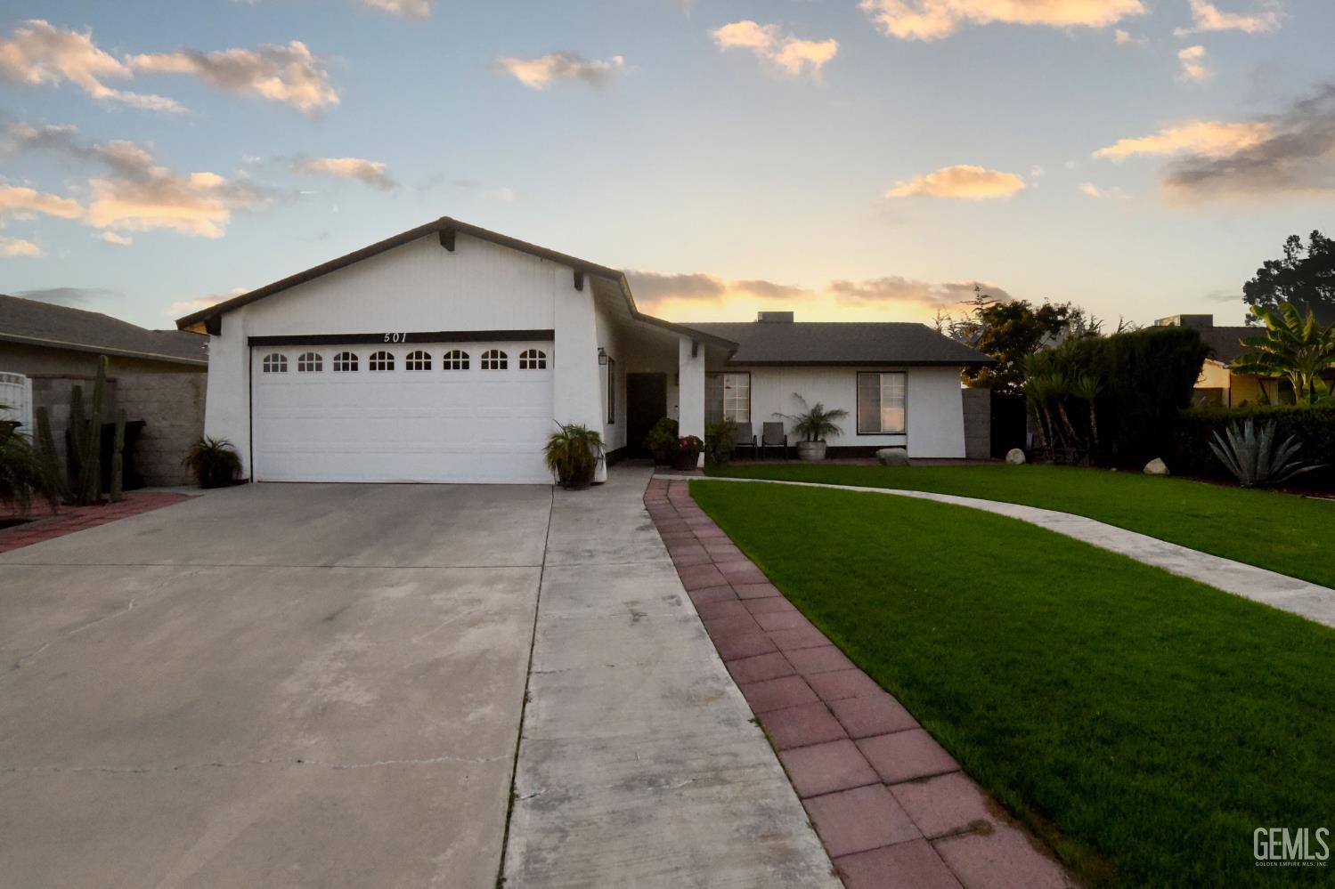 Photo of 501 Woodside Drive, Wasco, CA 93280