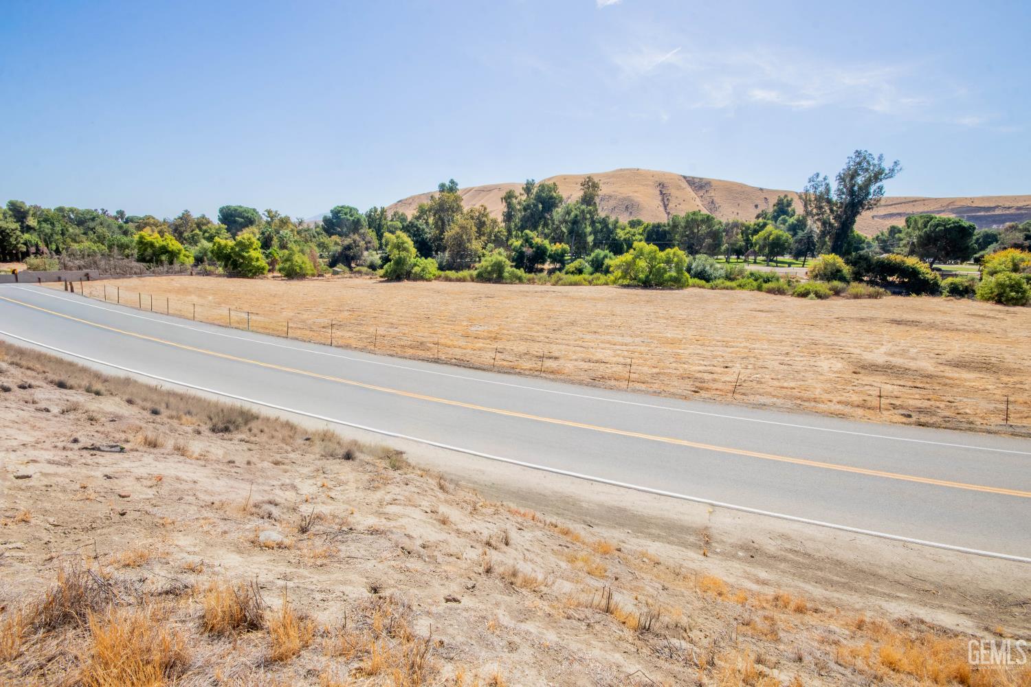 Round Mountain Road — photo 11