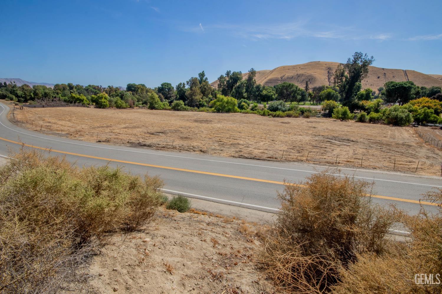 Round Mountain Road — photo 20
