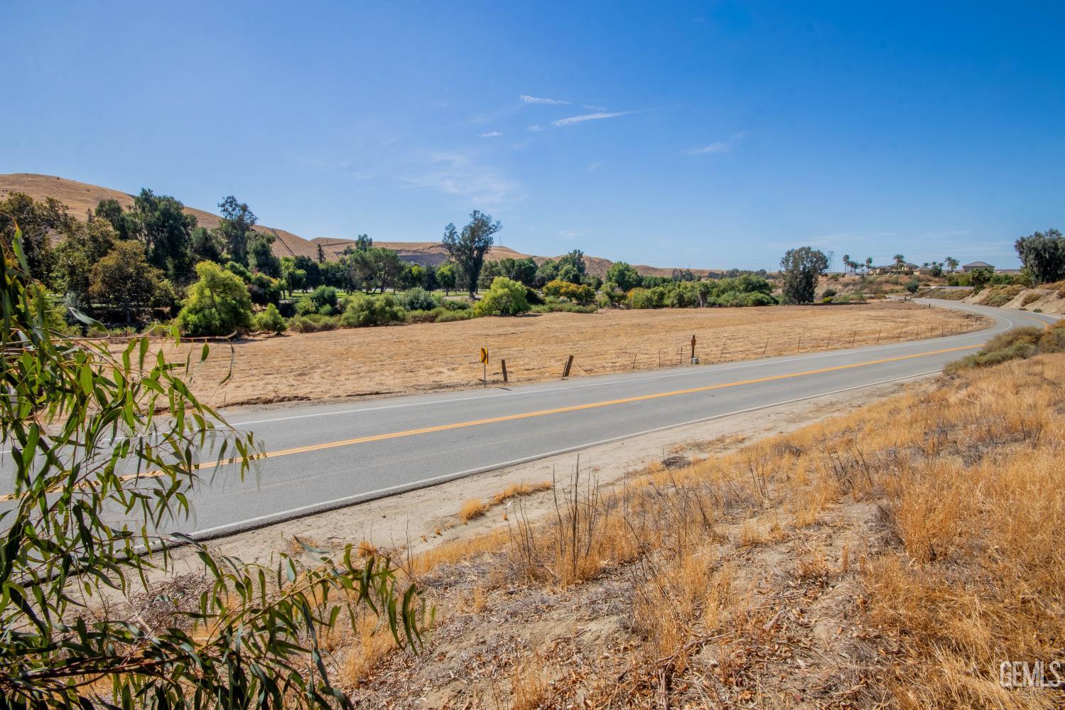 Round Mountain Road — photo 10