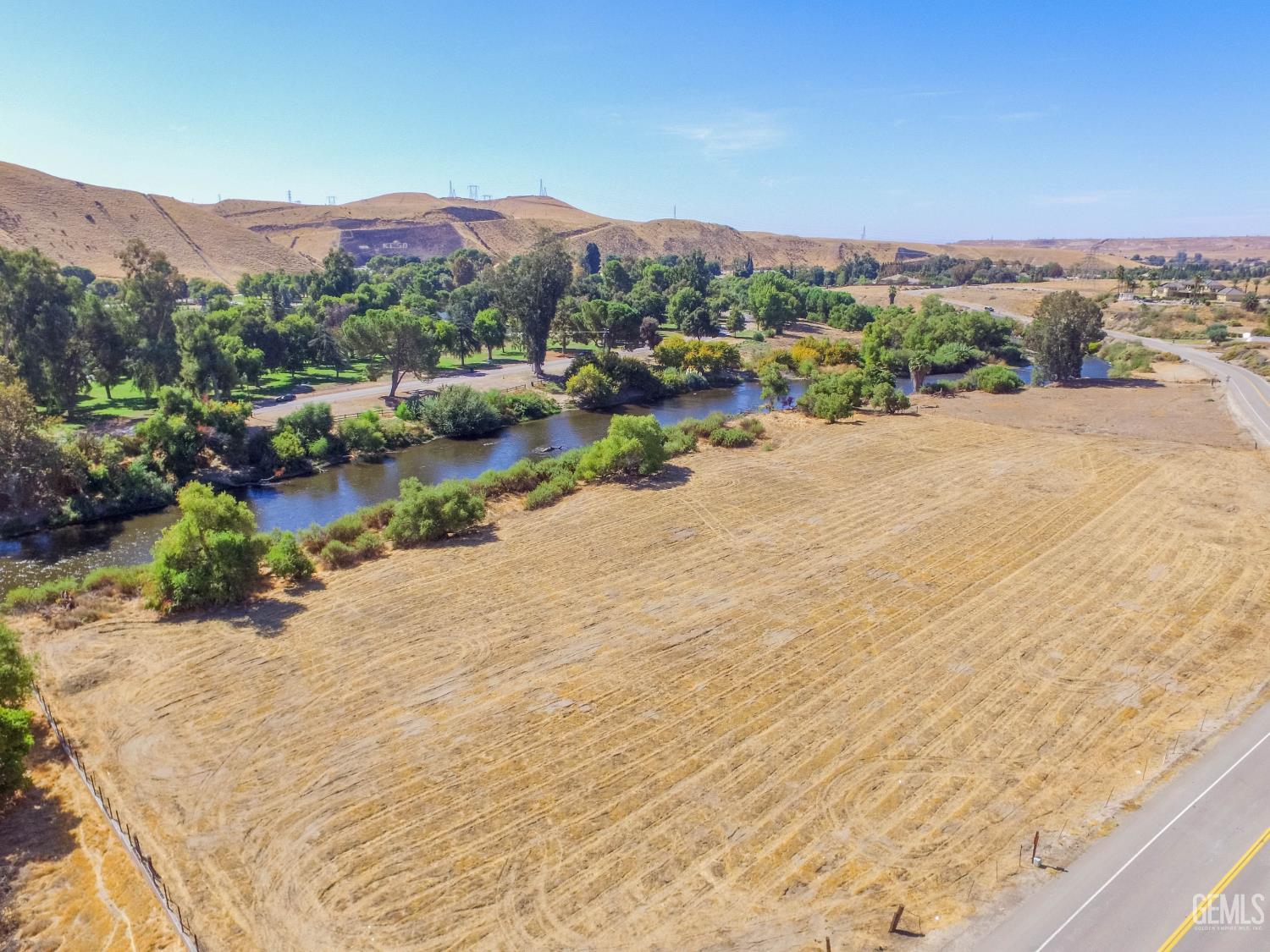 Round Mountain Road — photo 3