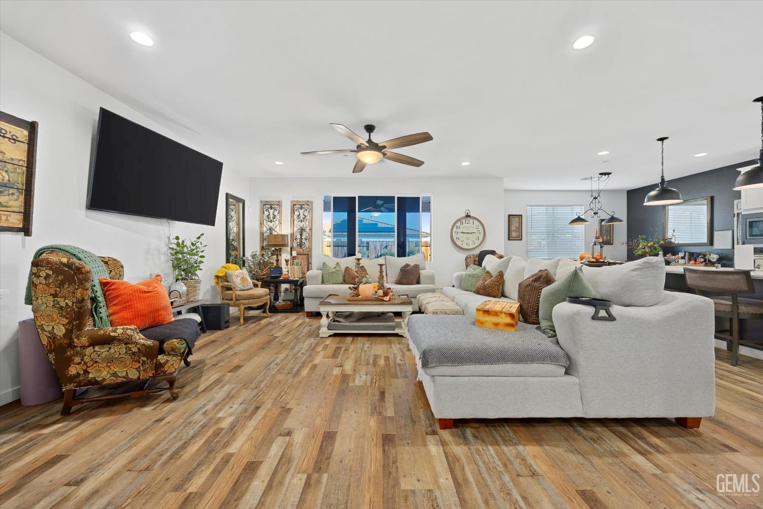 7600 Emerald Green Avenue — photo 9