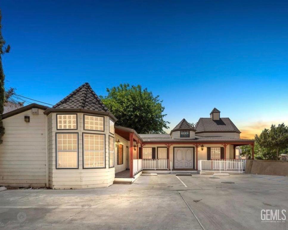 3861 Stockdale Highway