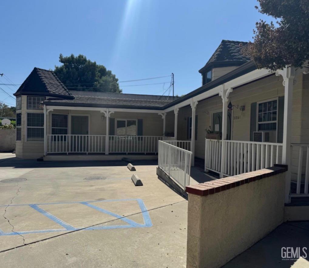 3861 Stockdale Highway — photo 5