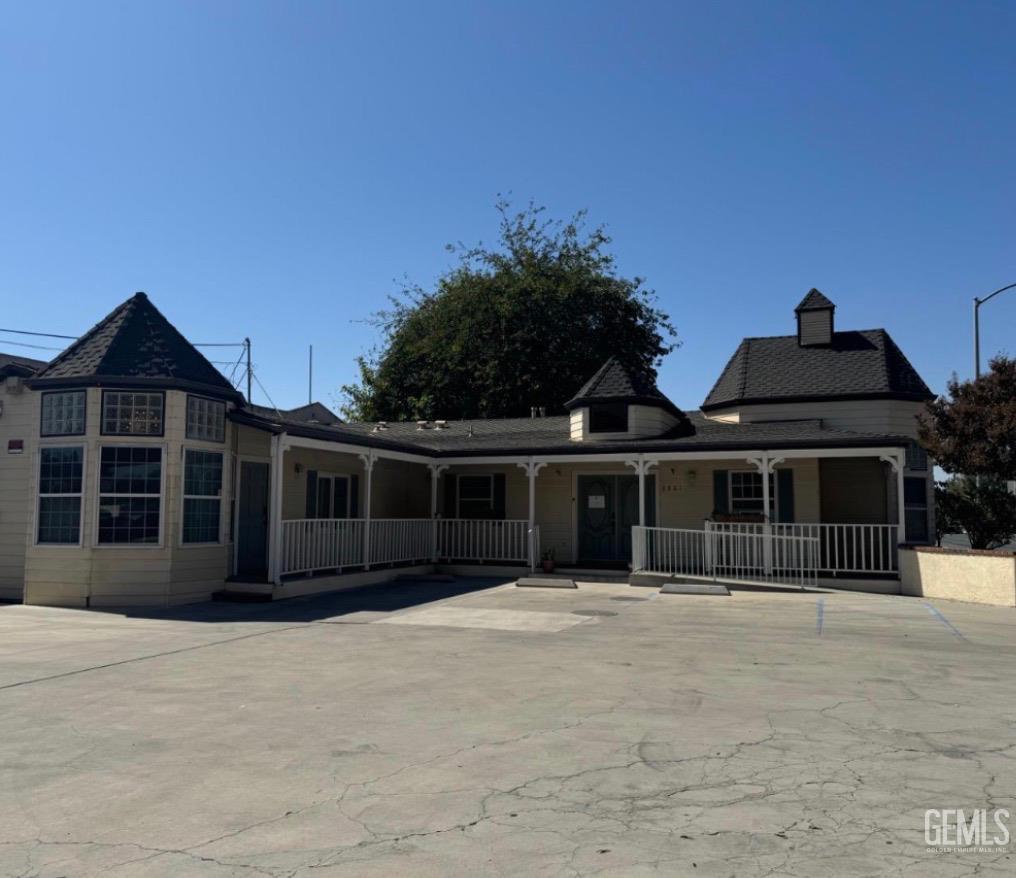 3861 Stockdale Highway — photo 3