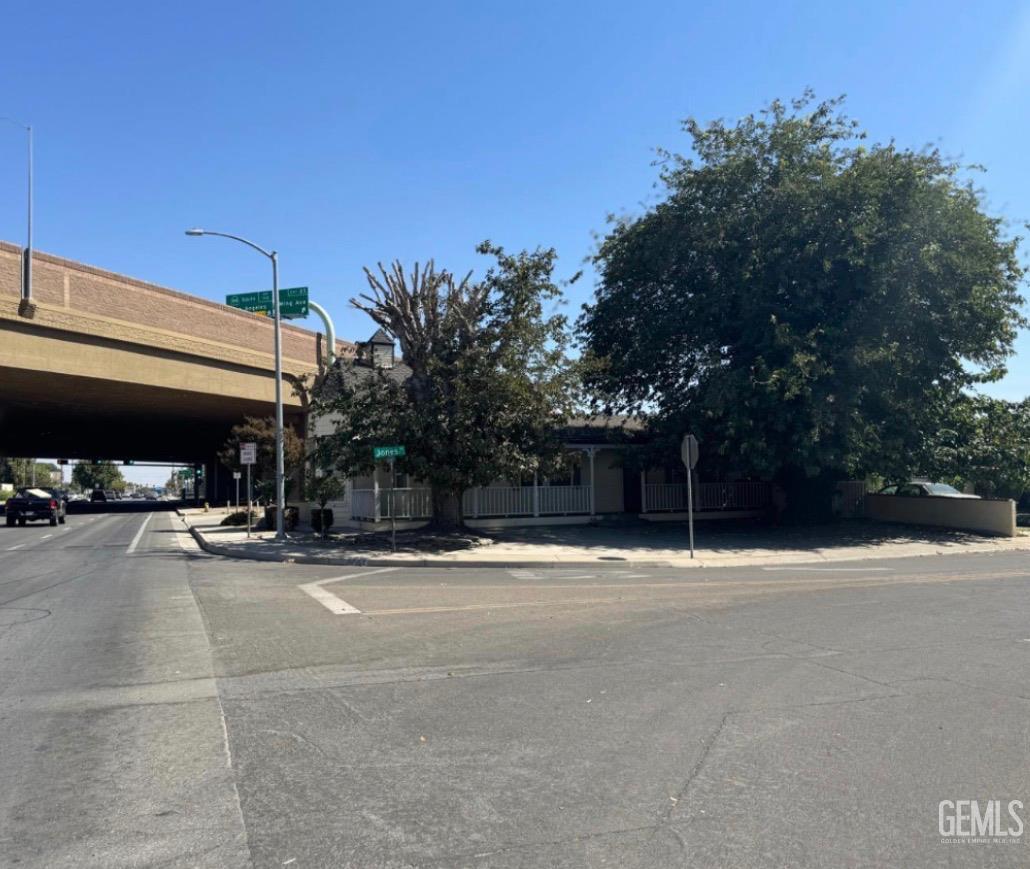 3861 Stockdale Highway — photo 4