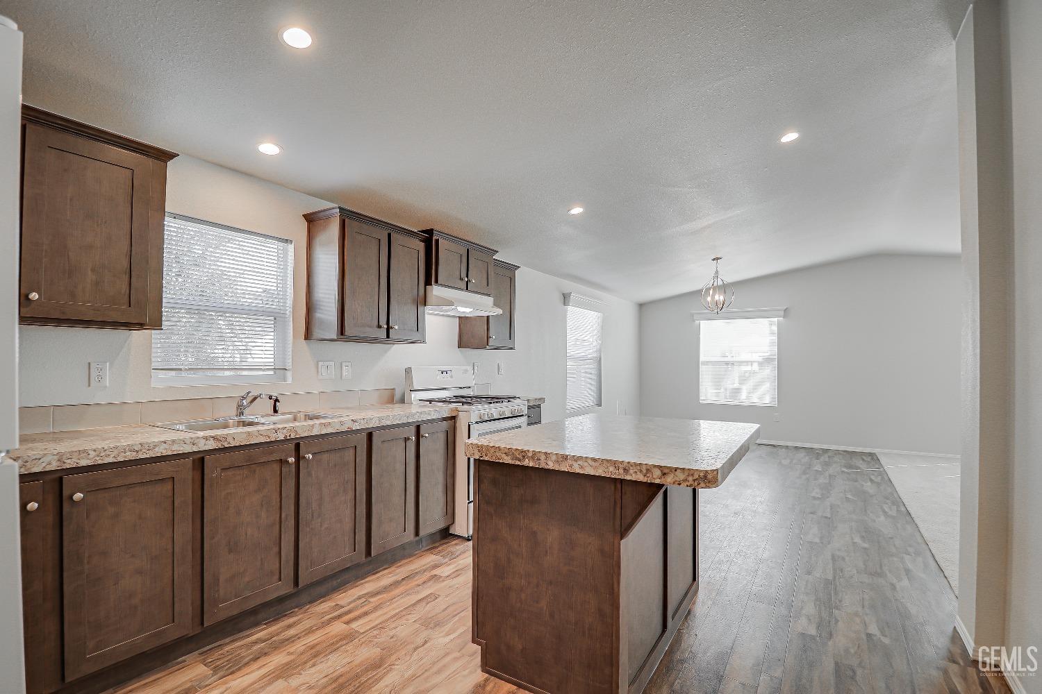 14035 Rosedale Highway — photo 10