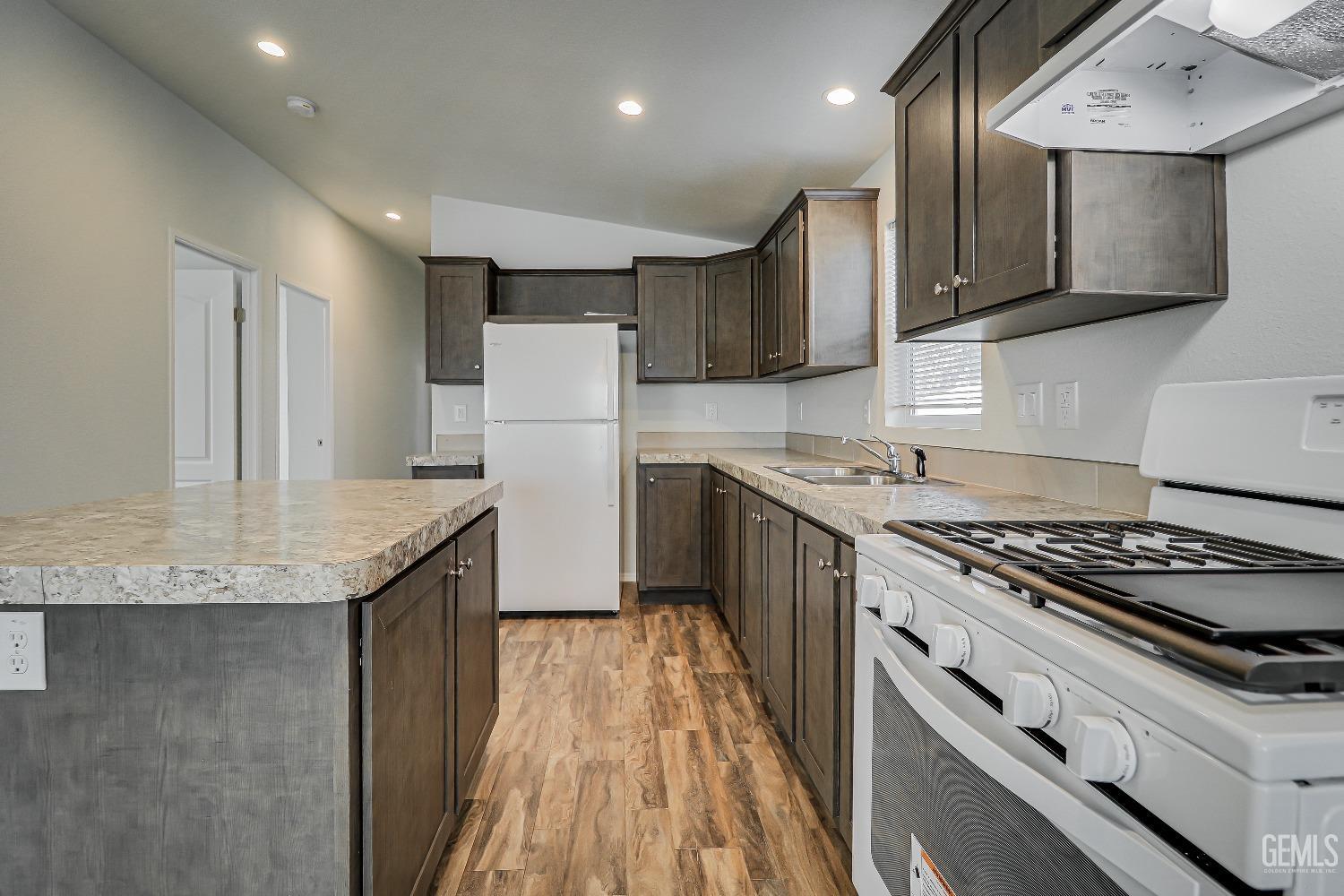 14035 Rosedale Highway — photo 17