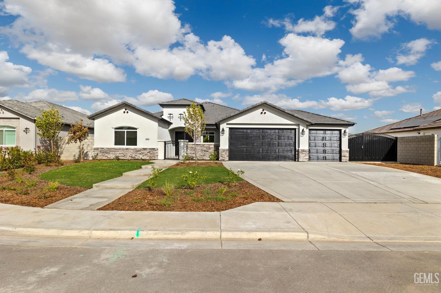 Photo of 8806 Roverton Court, Bakersfield, CA 93314