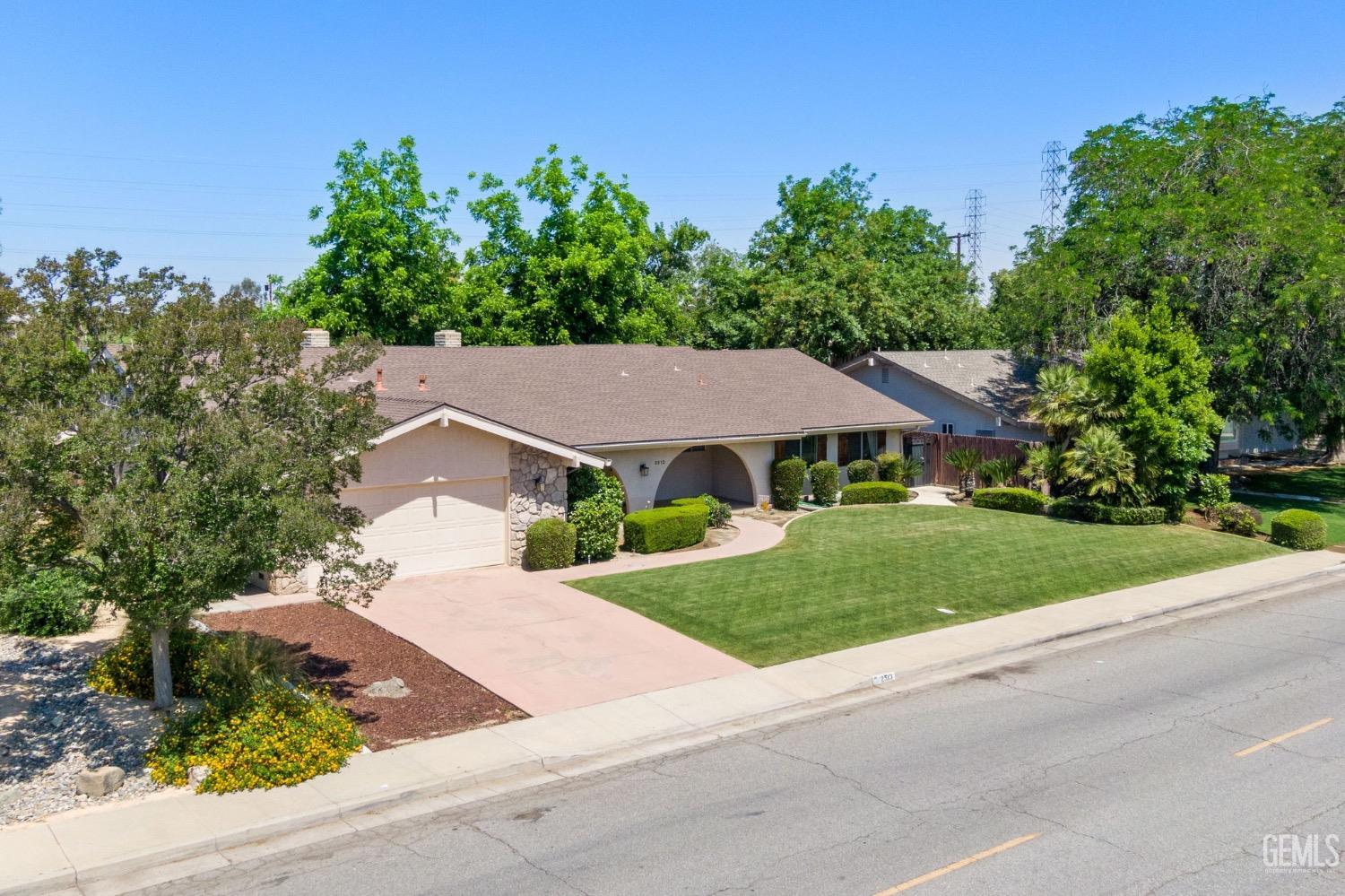 2513 Elm Street — photo 2