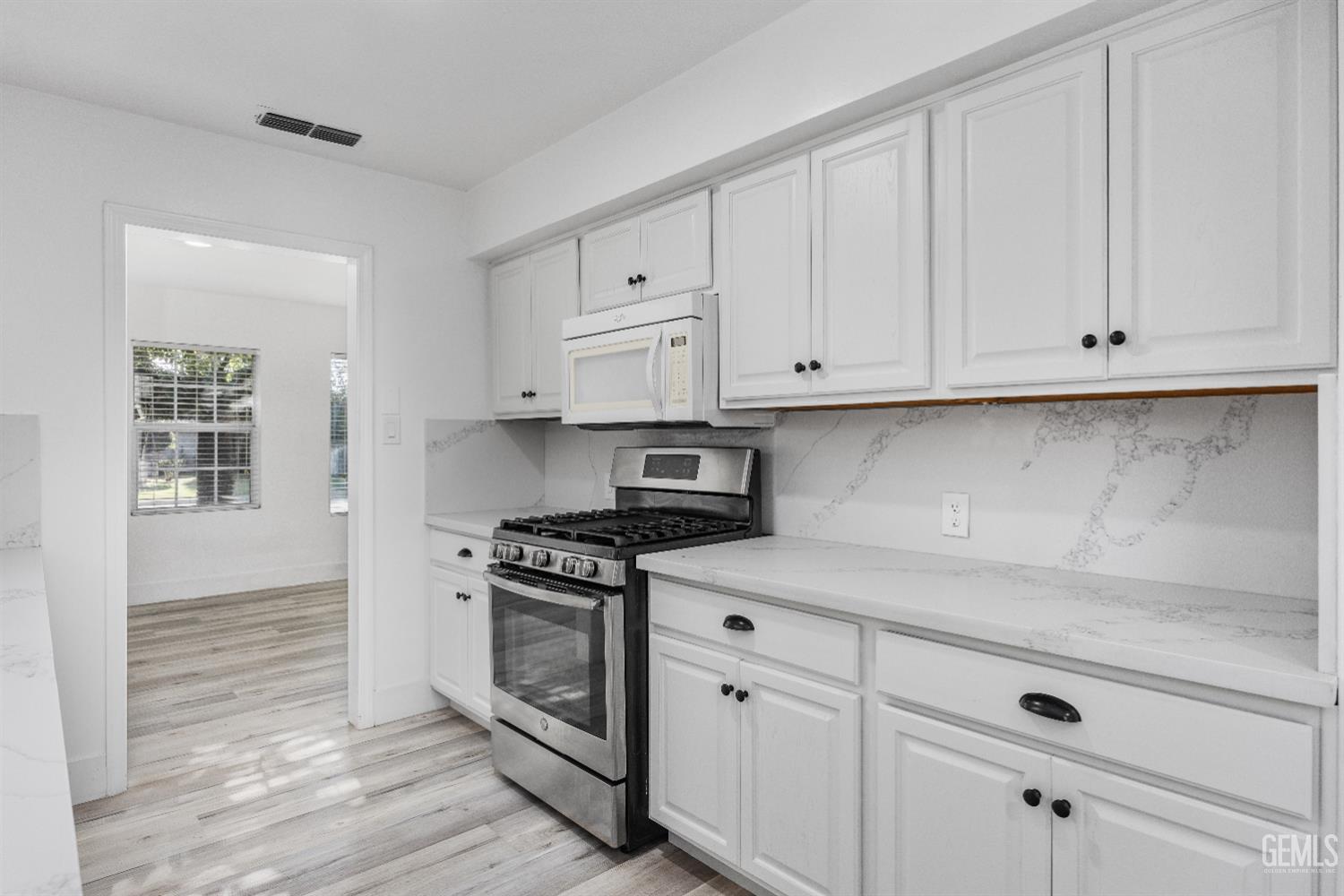 3028 Spruce Street — photo 14