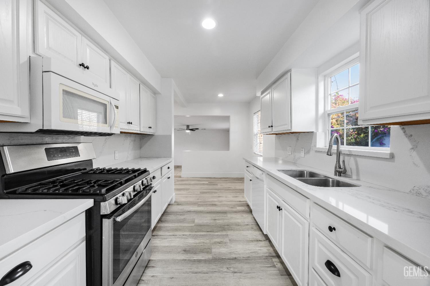 3028 Spruce Street — photo 12