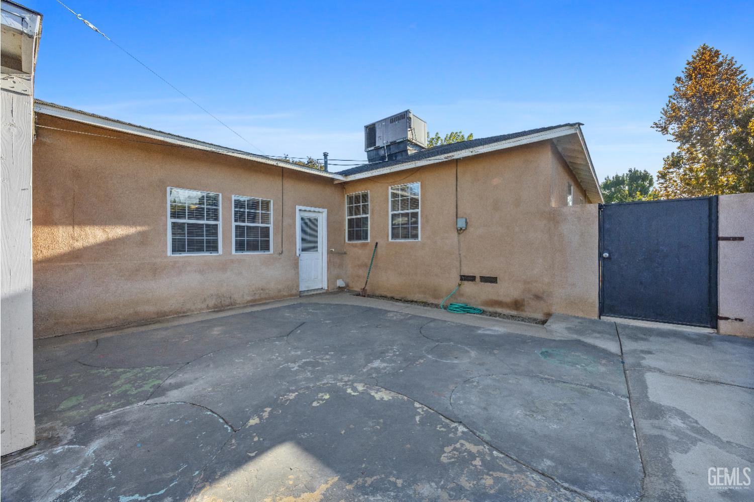 3028 Spruce Street — photo 34