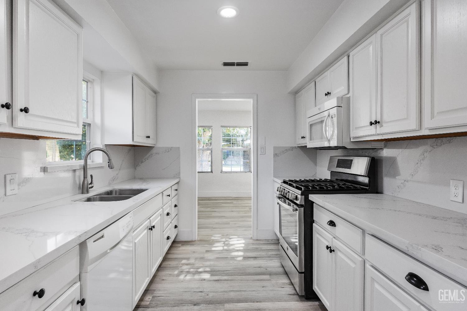 3028 Spruce Street — photo 13