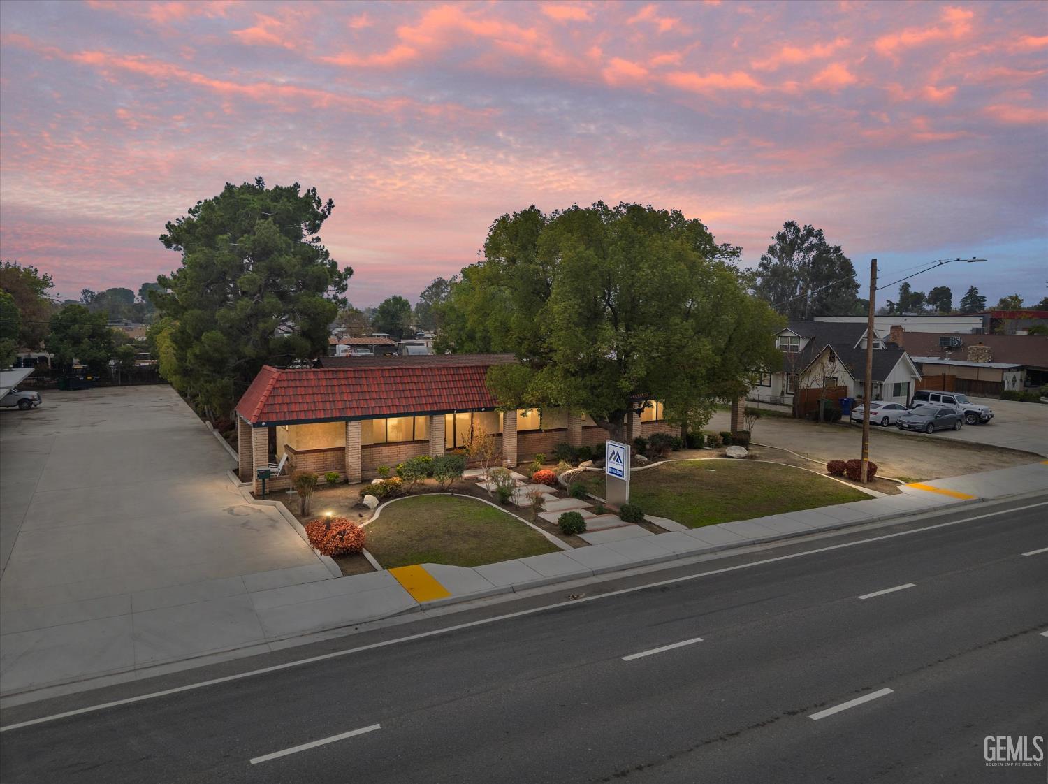 9831 Rosedale Highway