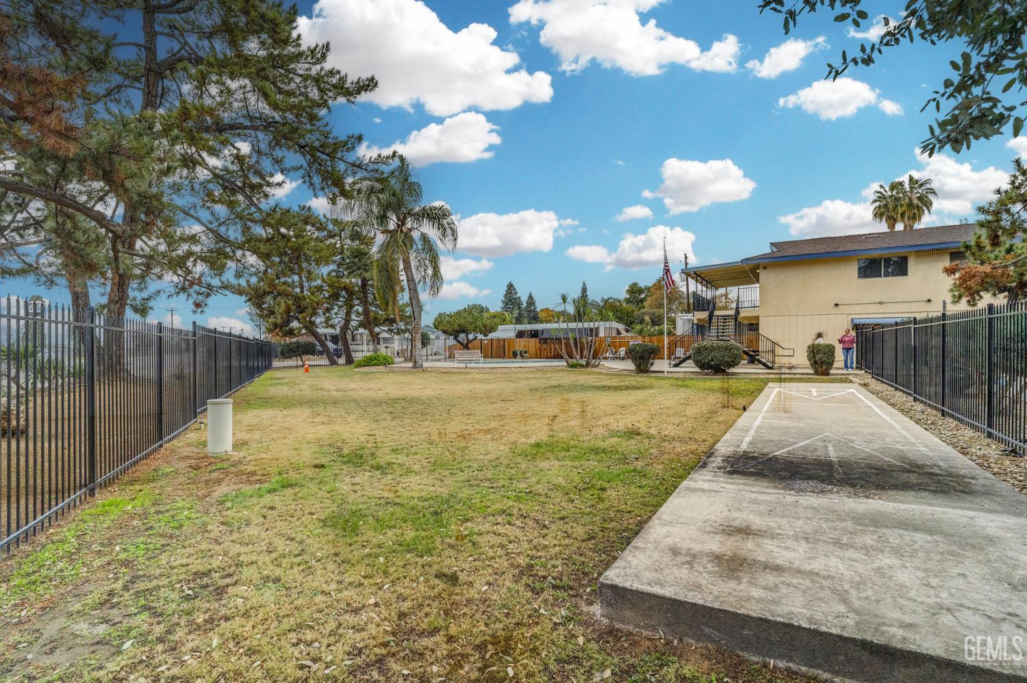 900 James Road — photo 32