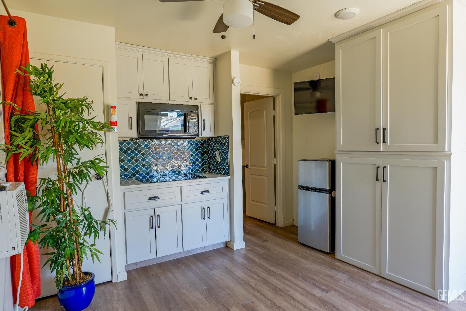 5909 Ashwood Street — photo 53