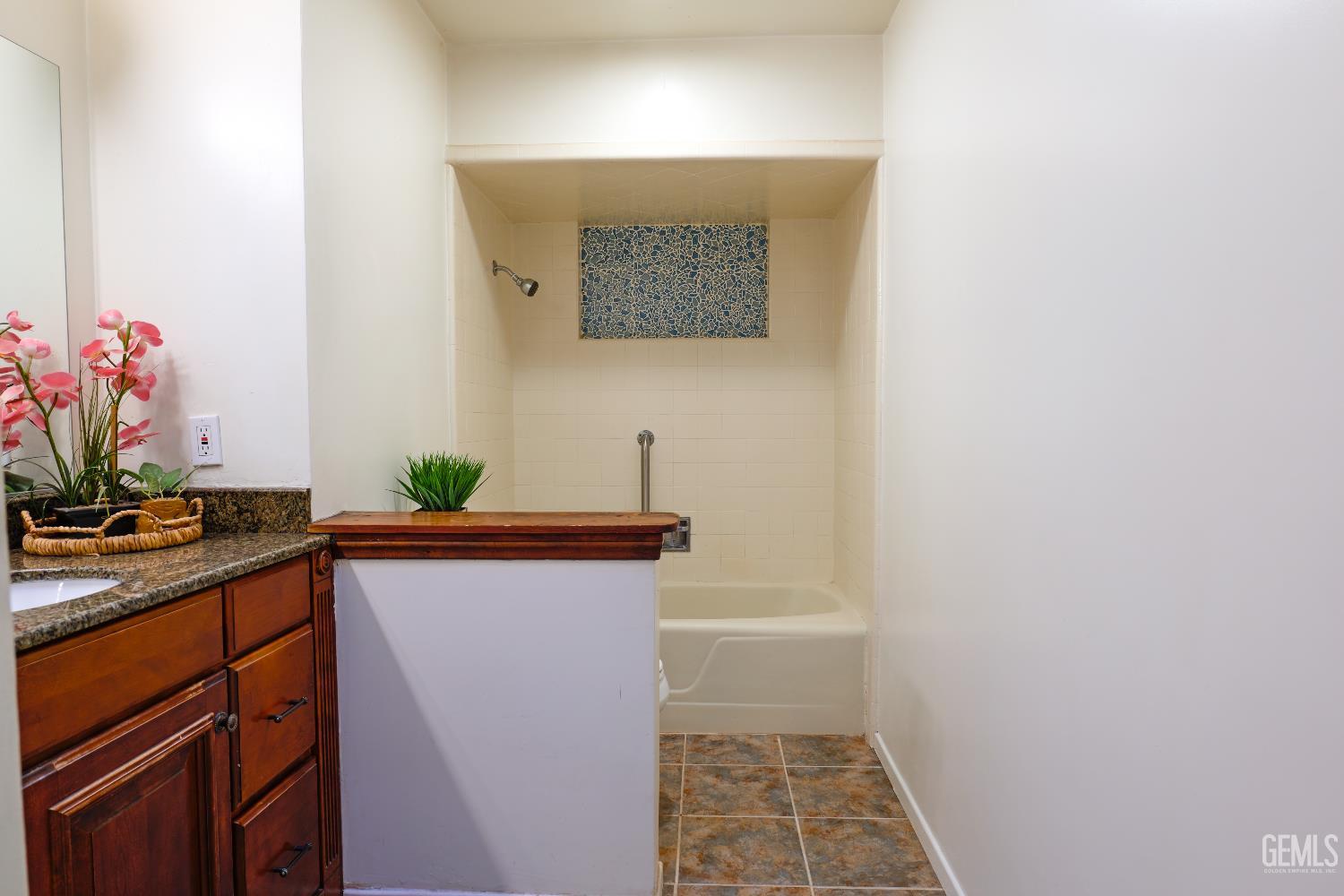 5909 Ashwood Street — photo 23