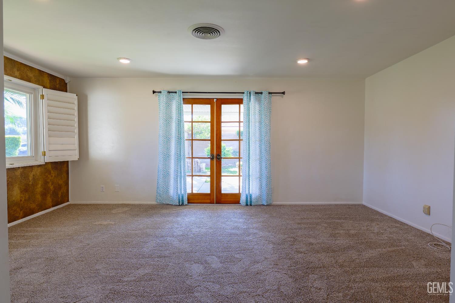 5909 Ashwood Street — photo 18