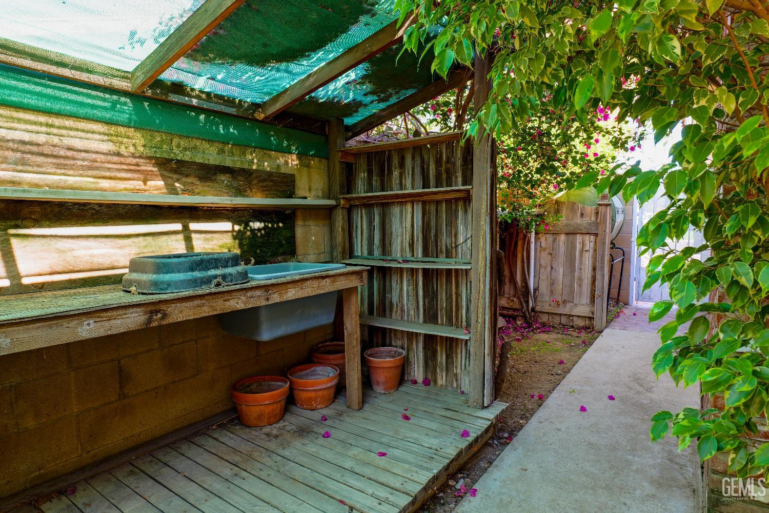5909 Ashwood Street — photo 42