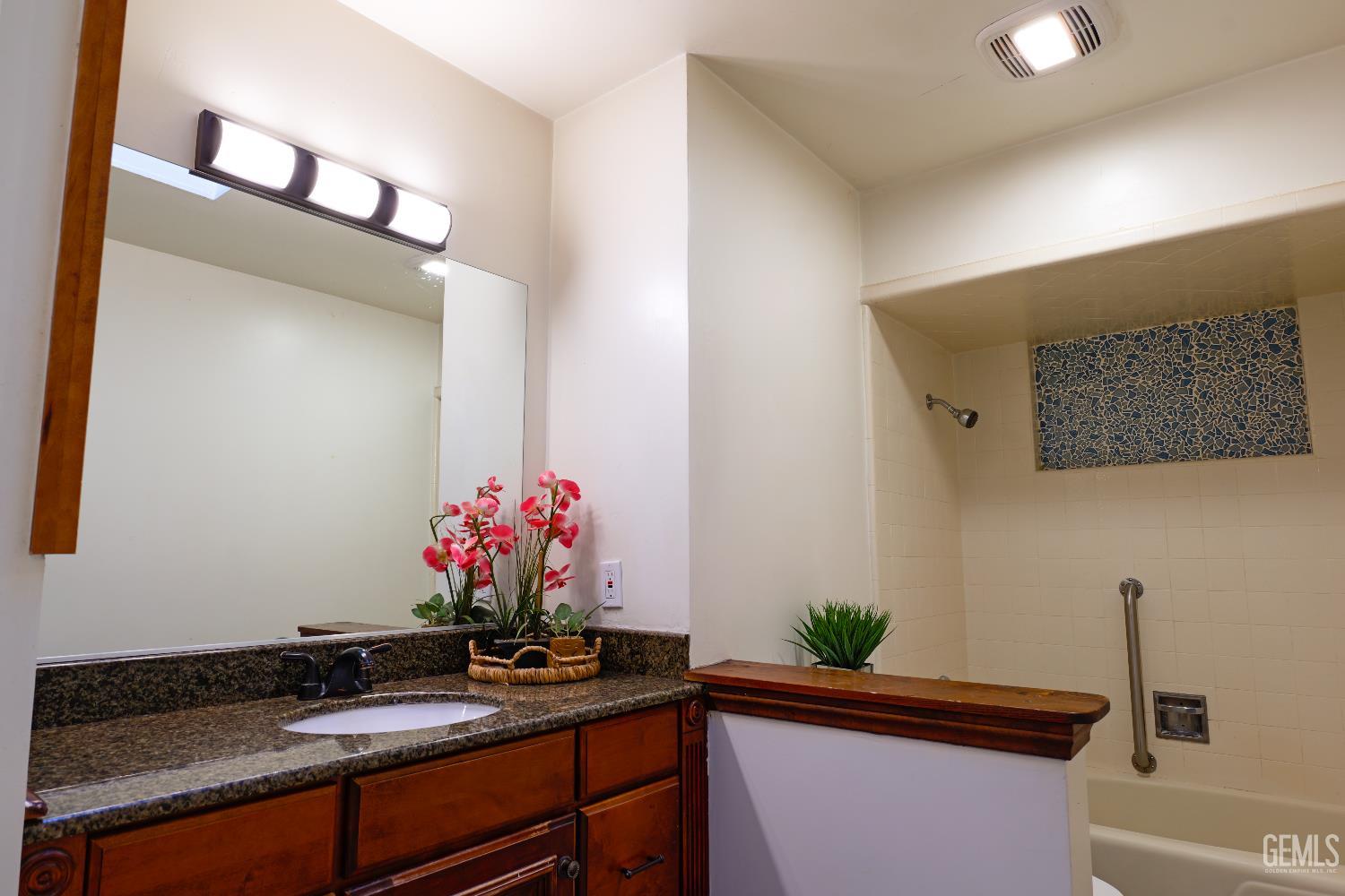 5909 Ashwood Street — photo 25
