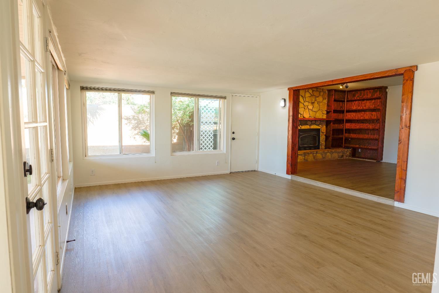 5909 Ashwood Street — photo 32