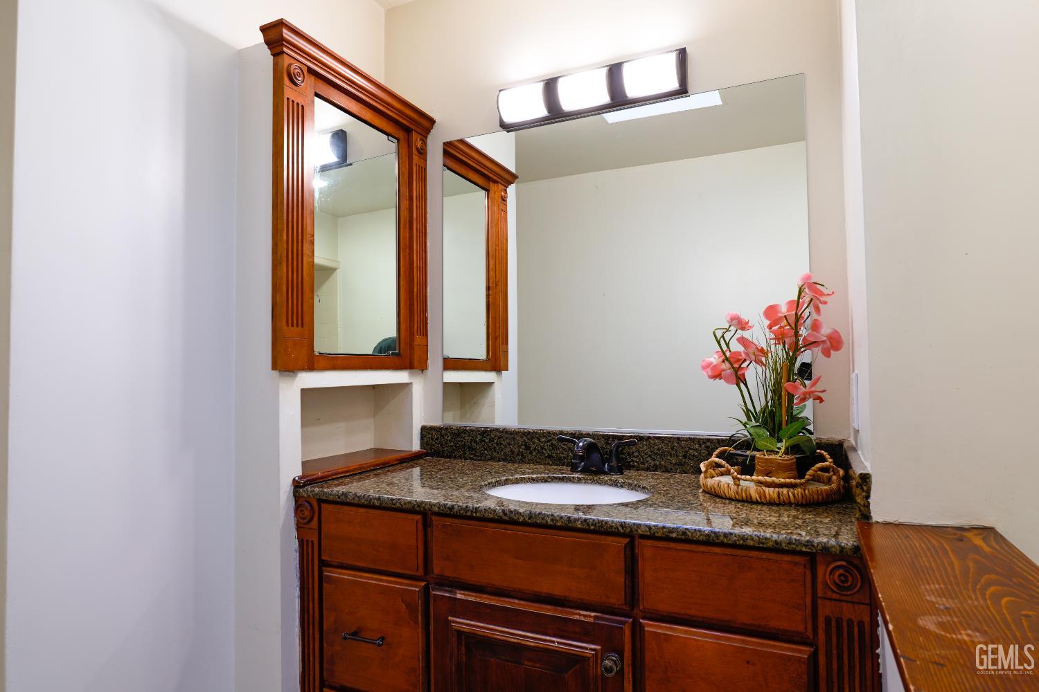 5909 Ashwood Street — photo 24
