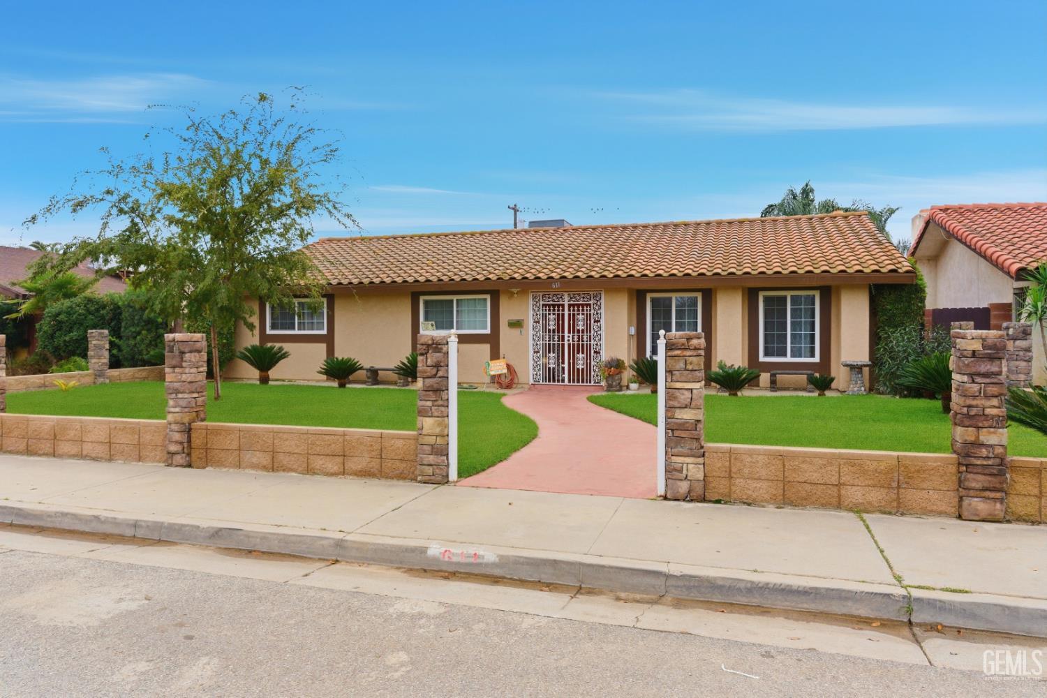 Photo of 611 Varsity Avenue, Arvin, CA 93203