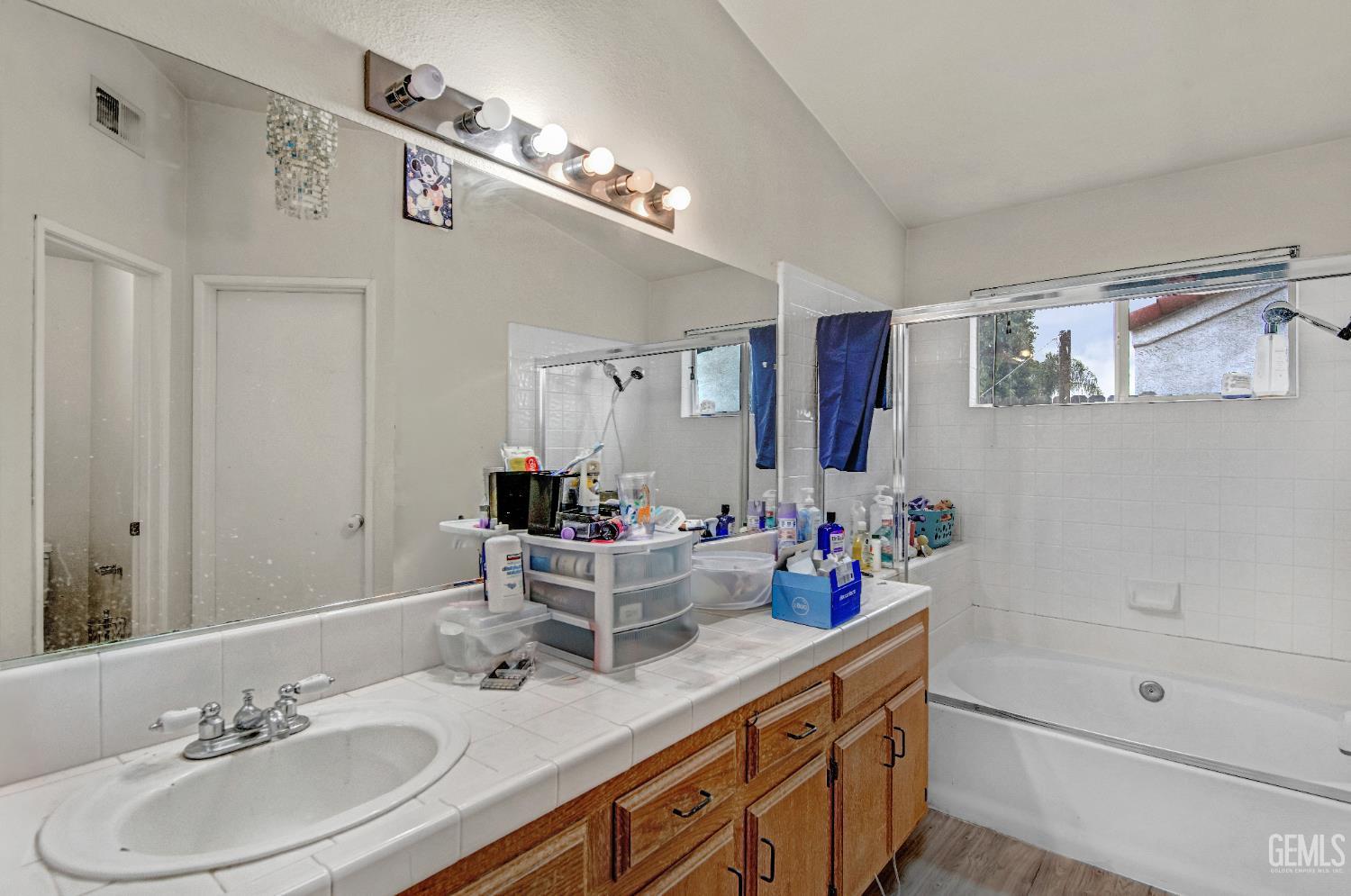 10012 Vanessa Avenue — photo 13