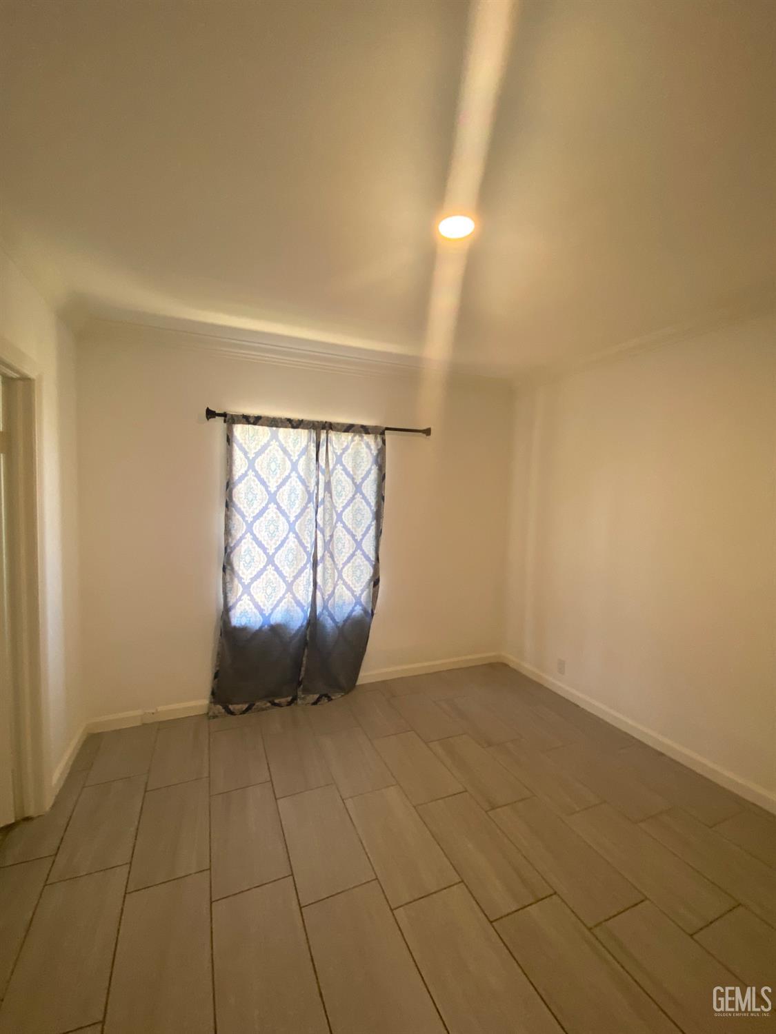 900 33 Street — photo 9