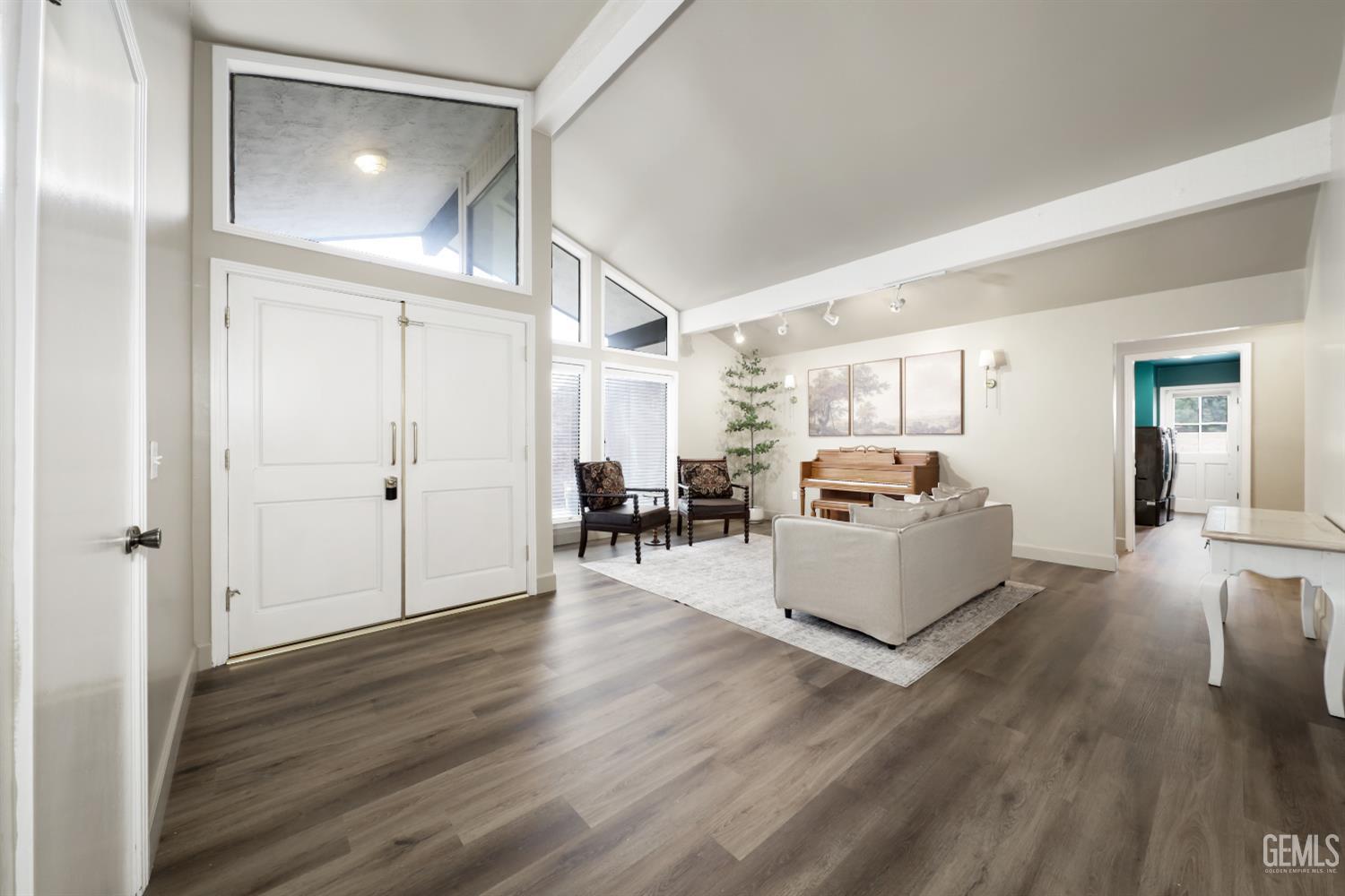 1113 Calle Extrano — photo 3