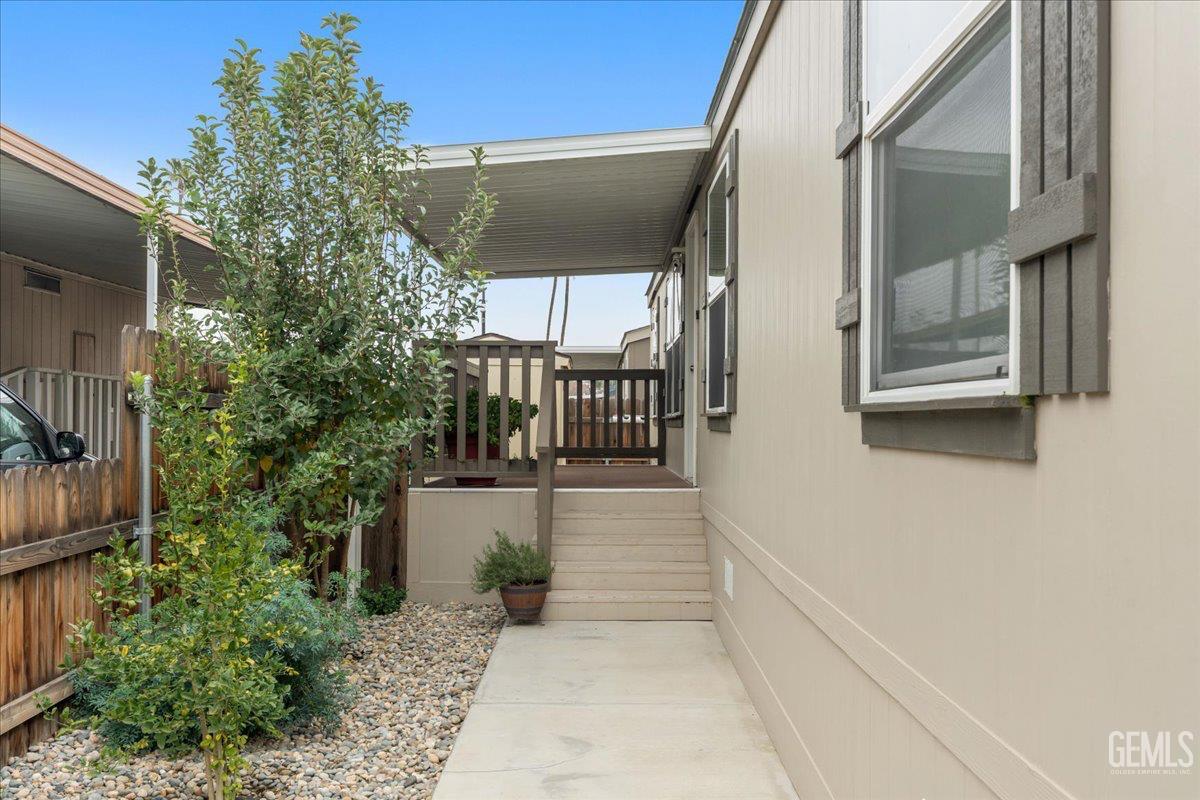 232 Vivian Street — photo 5