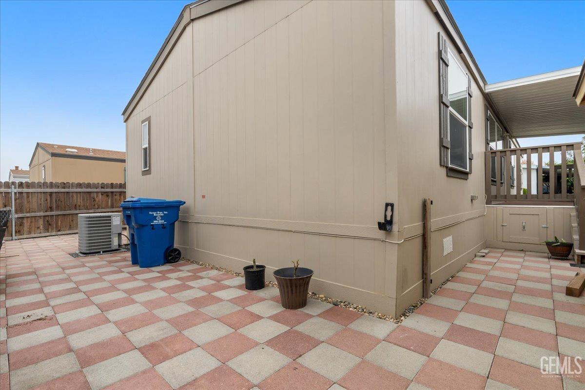 232 Vivian Street — photo 18