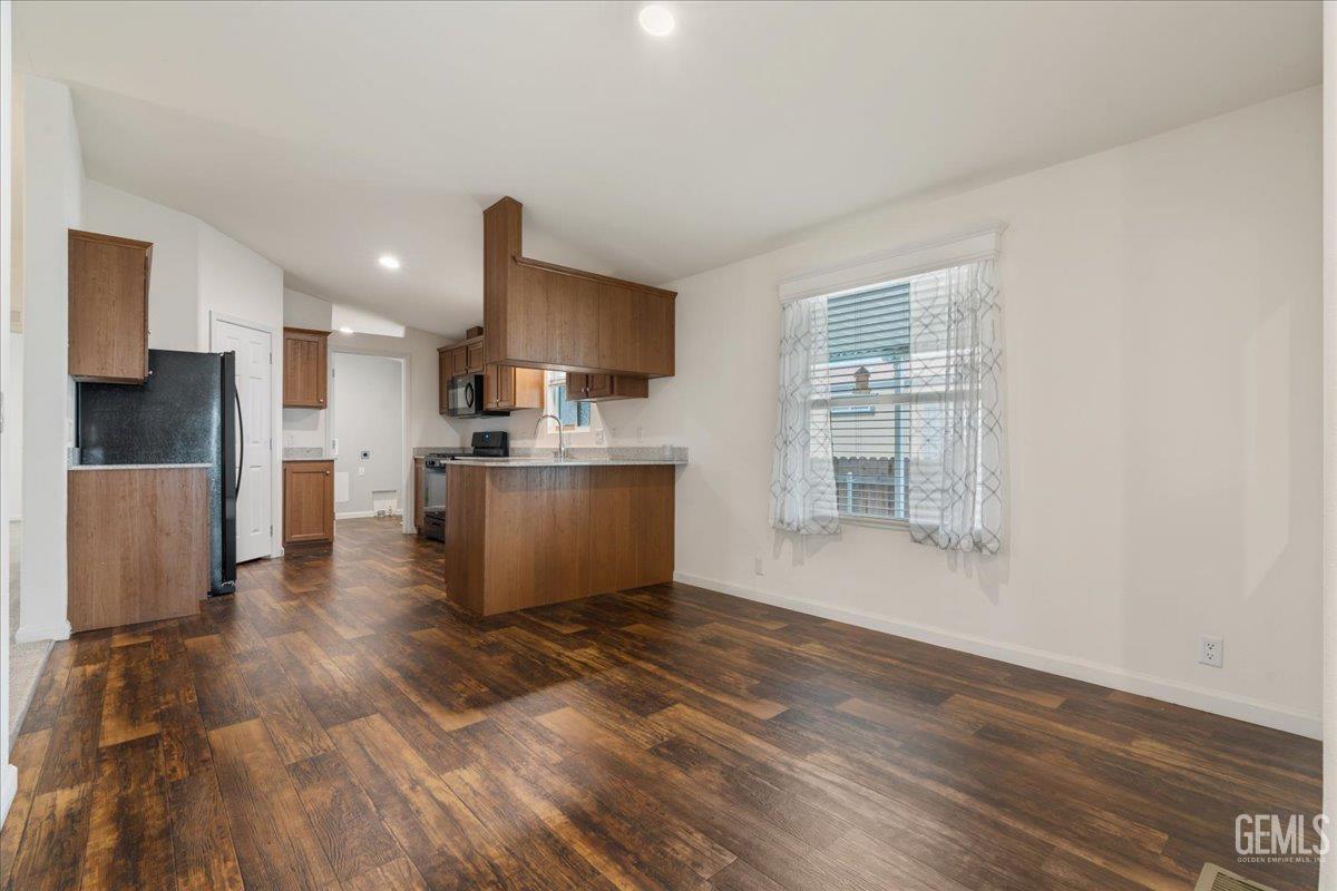 232 Vivian Street — photo 16