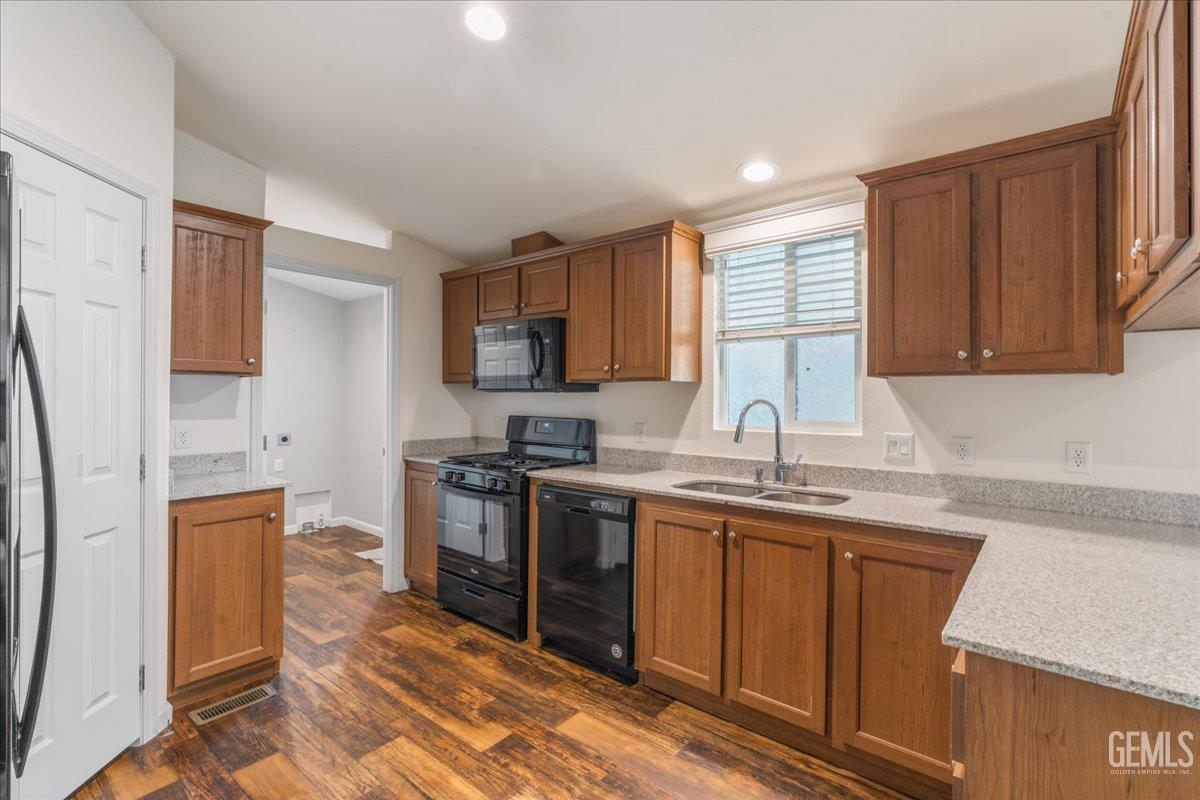 232 Vivian Street — photo 7