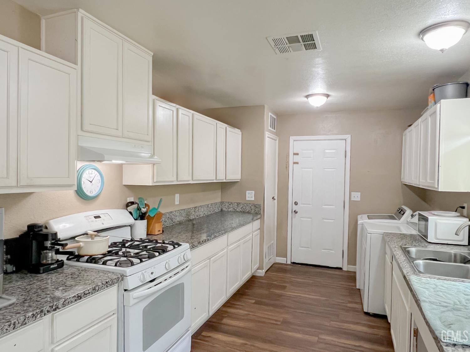 3013 Cornell Street — photo 8