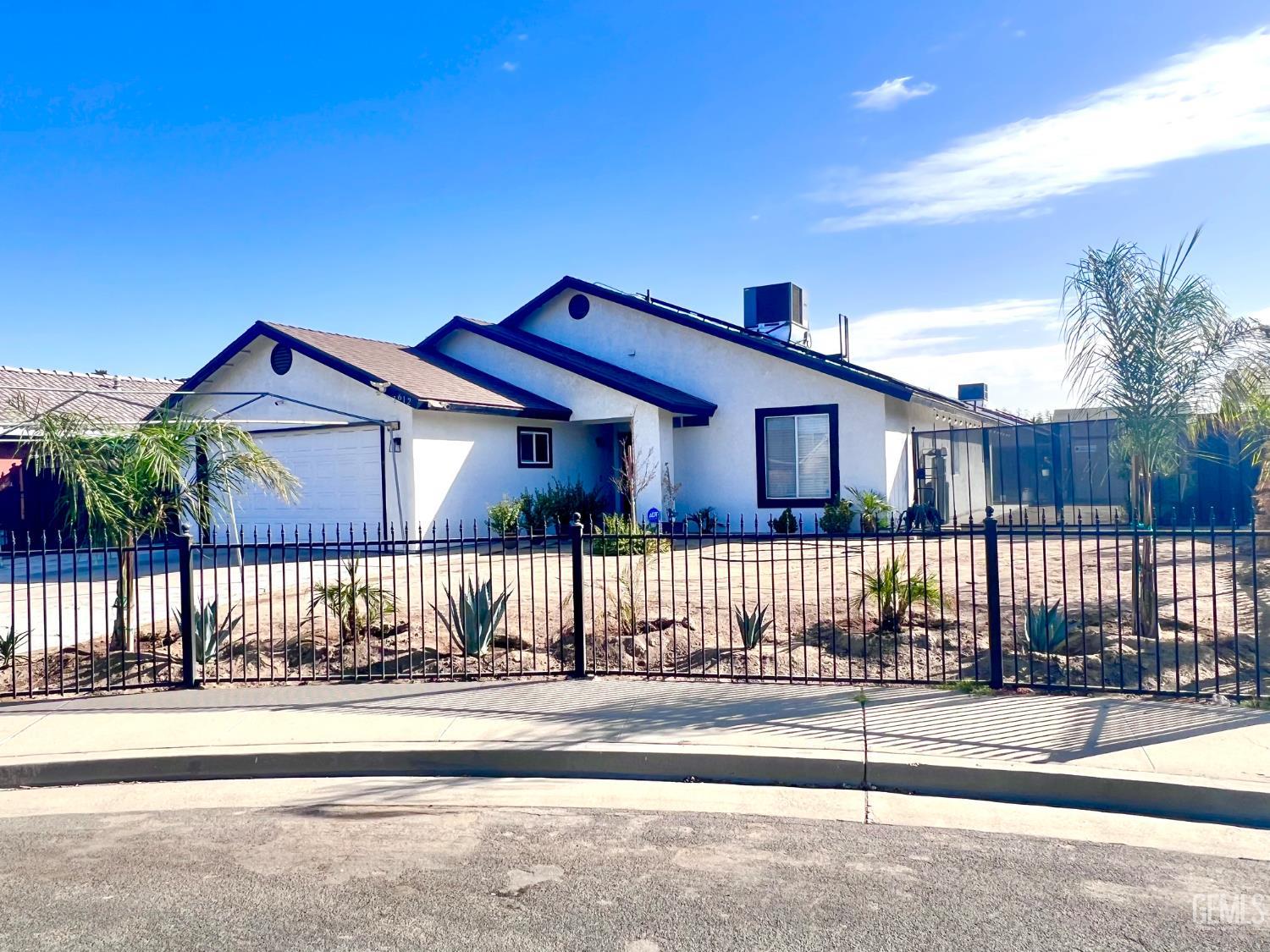 Photo of 1612 Xenia Court, Delano, CA 93215