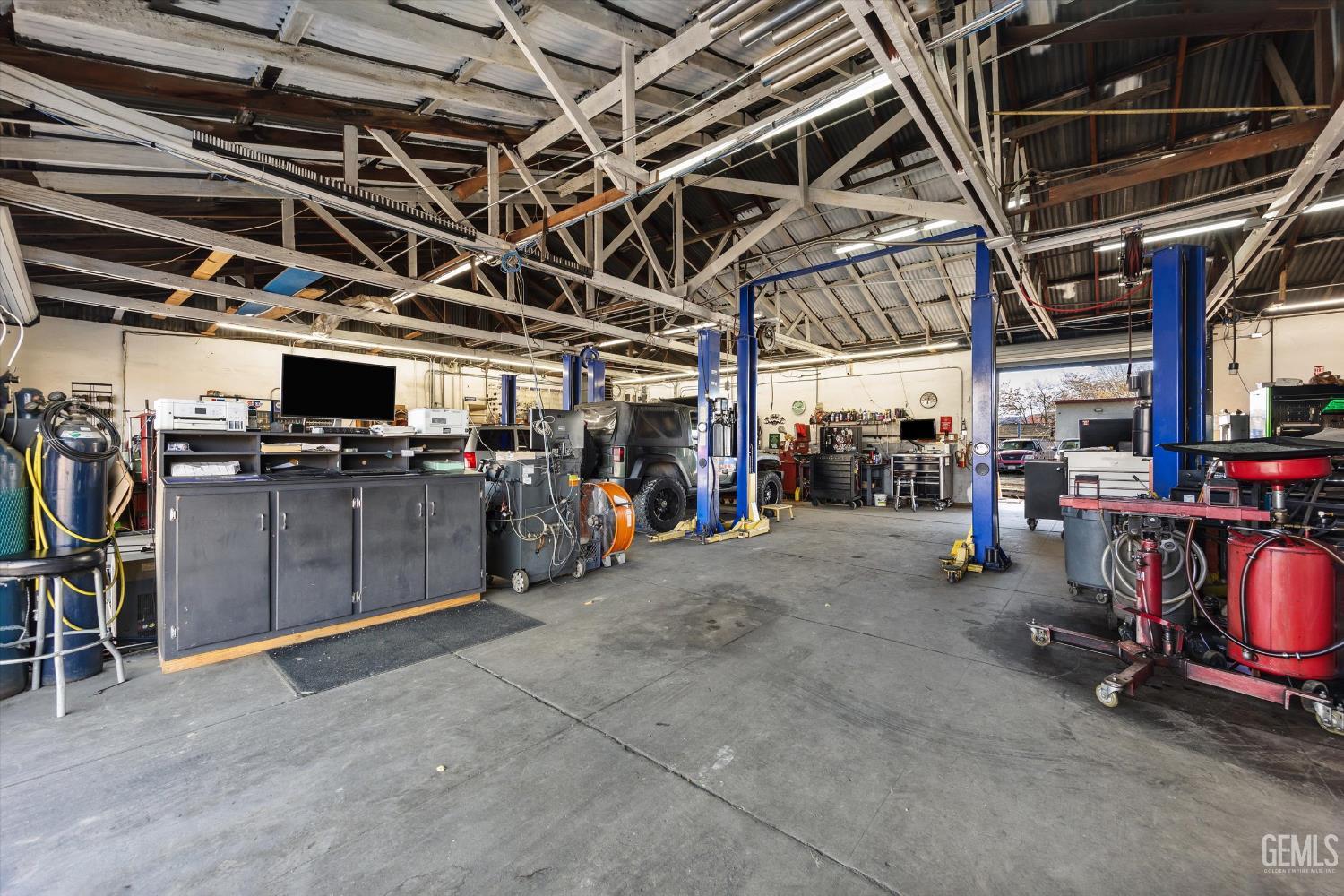 230 E Tehachapi Boulevard — photo 29
